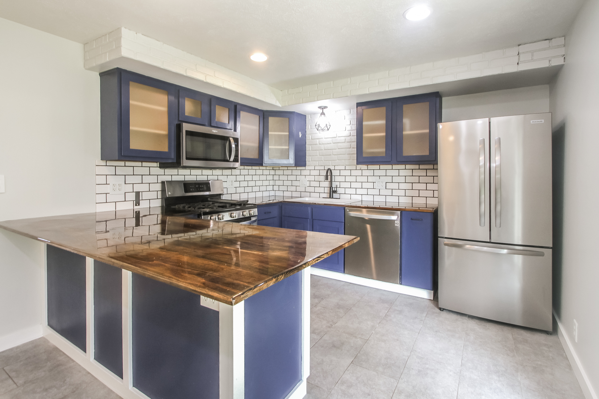 Photo 2 of 21 of 1219 Franklin St, Taylorsville, IN