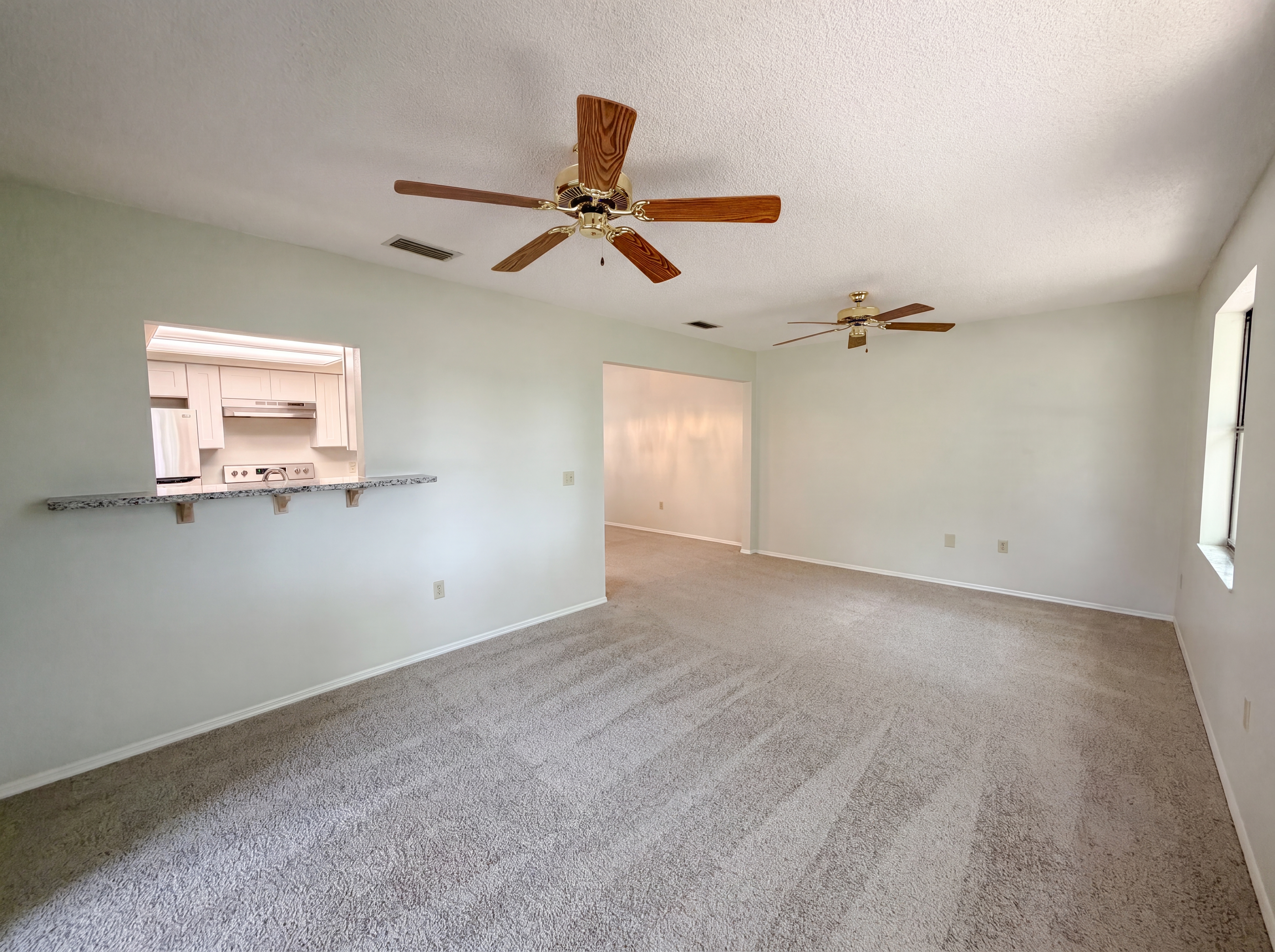 Photo 11 of 21 of 12620 Bay Hill Dr, Grand Island, FL