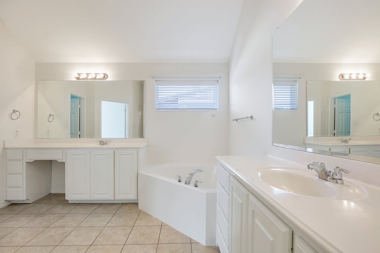 Photo 17 of 27 - 1104 Hidden Lake Dr, Burleson, TX 76028