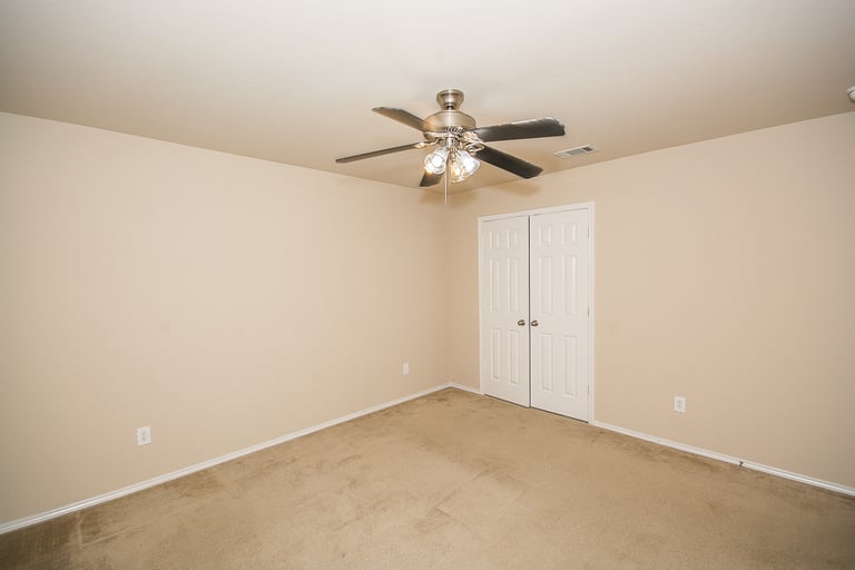 Photo 4 of 22 - 2000 Finch Cv, Aubrey, TX 76227