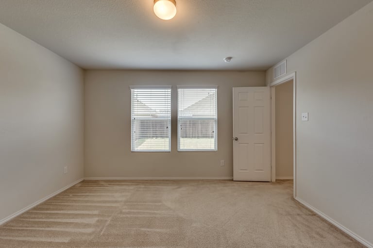 Photo 17 of 27 - 1104 Rivers Creek Ln, Little Elm, TX 75068