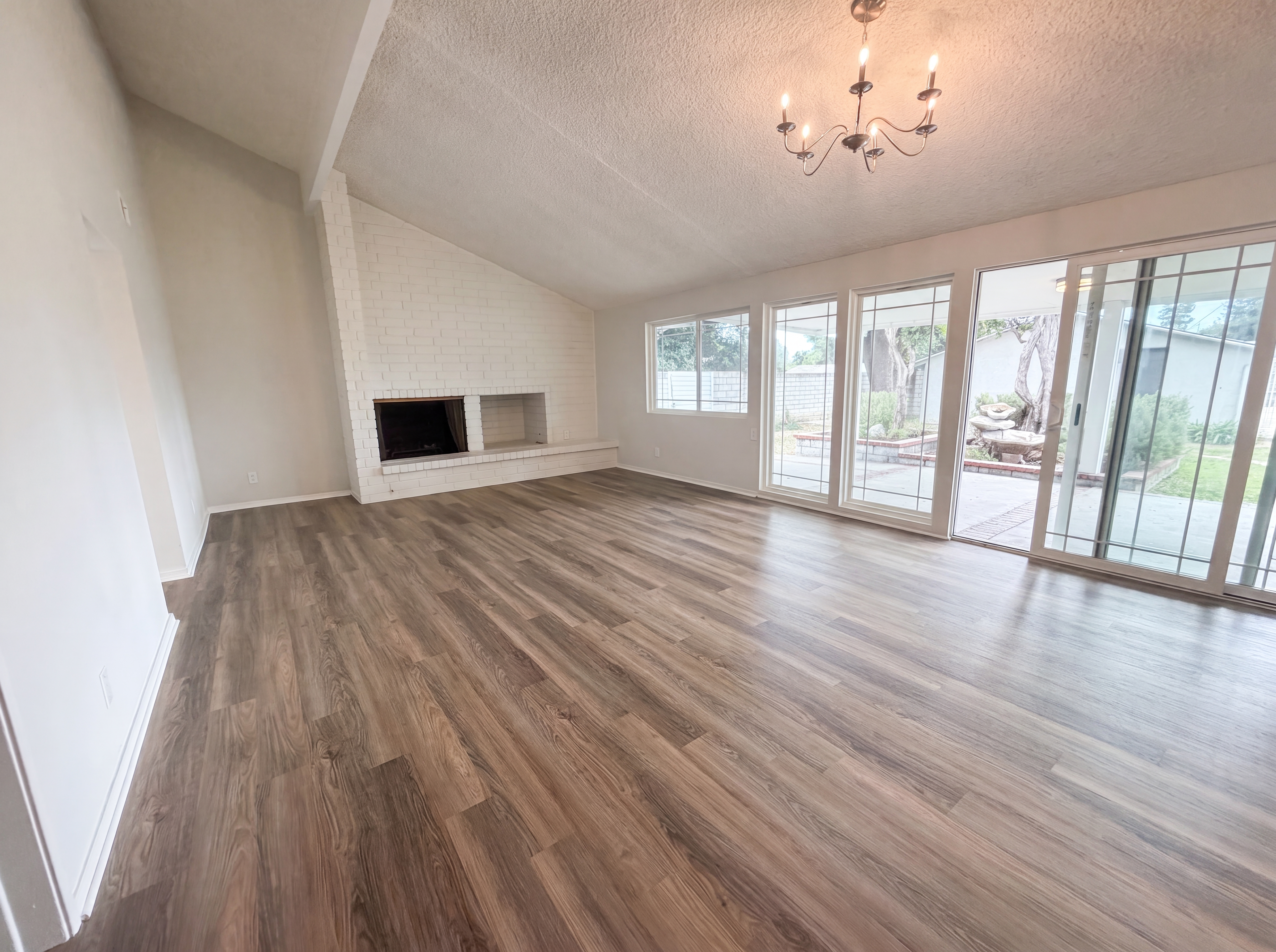 Photo 9 of 29 of 18400 Bermuda St, LOS ANGELES, CA