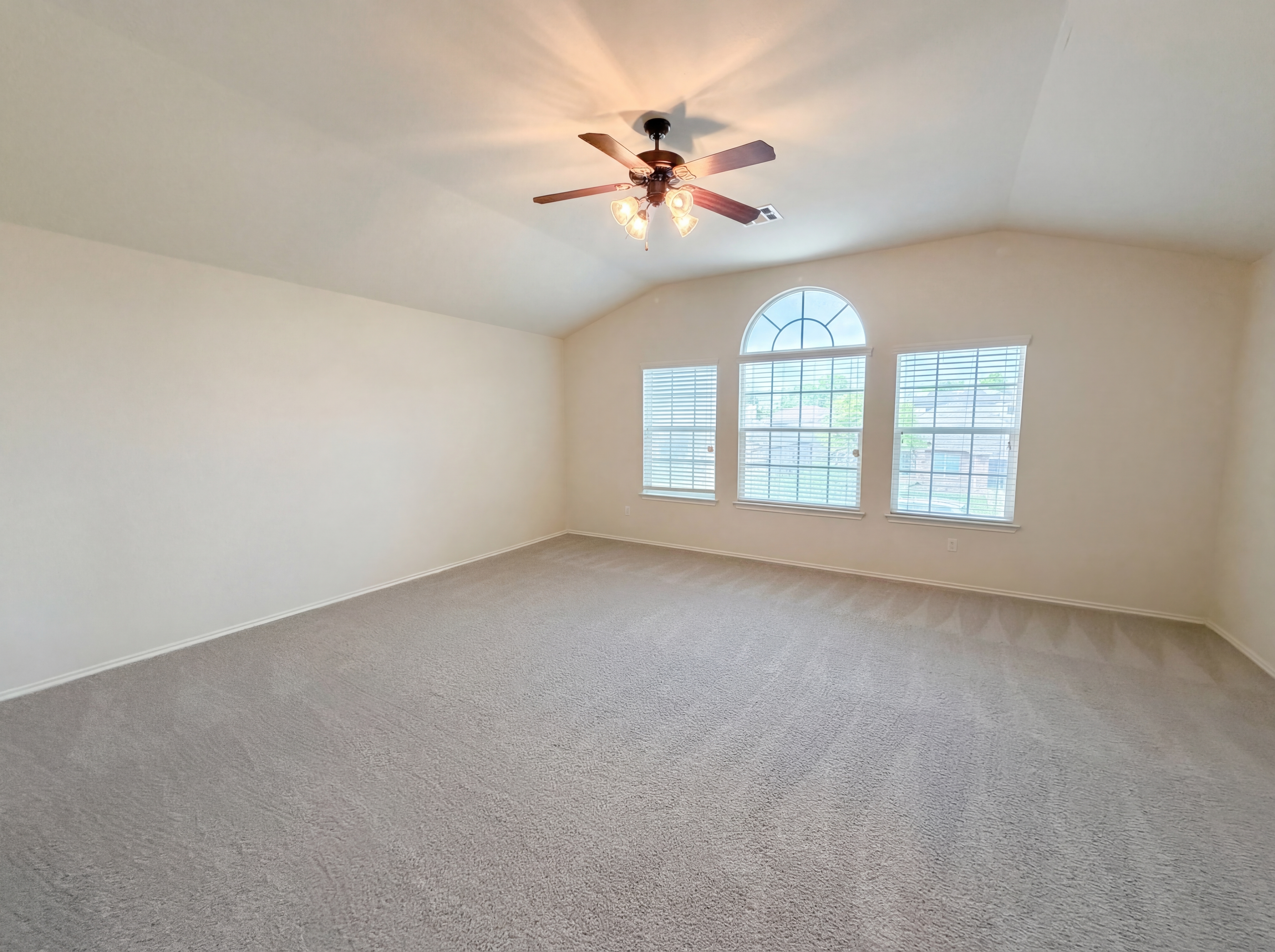 Photo 15 of 24 of 6206 Suellen Ln, Killeen, TX