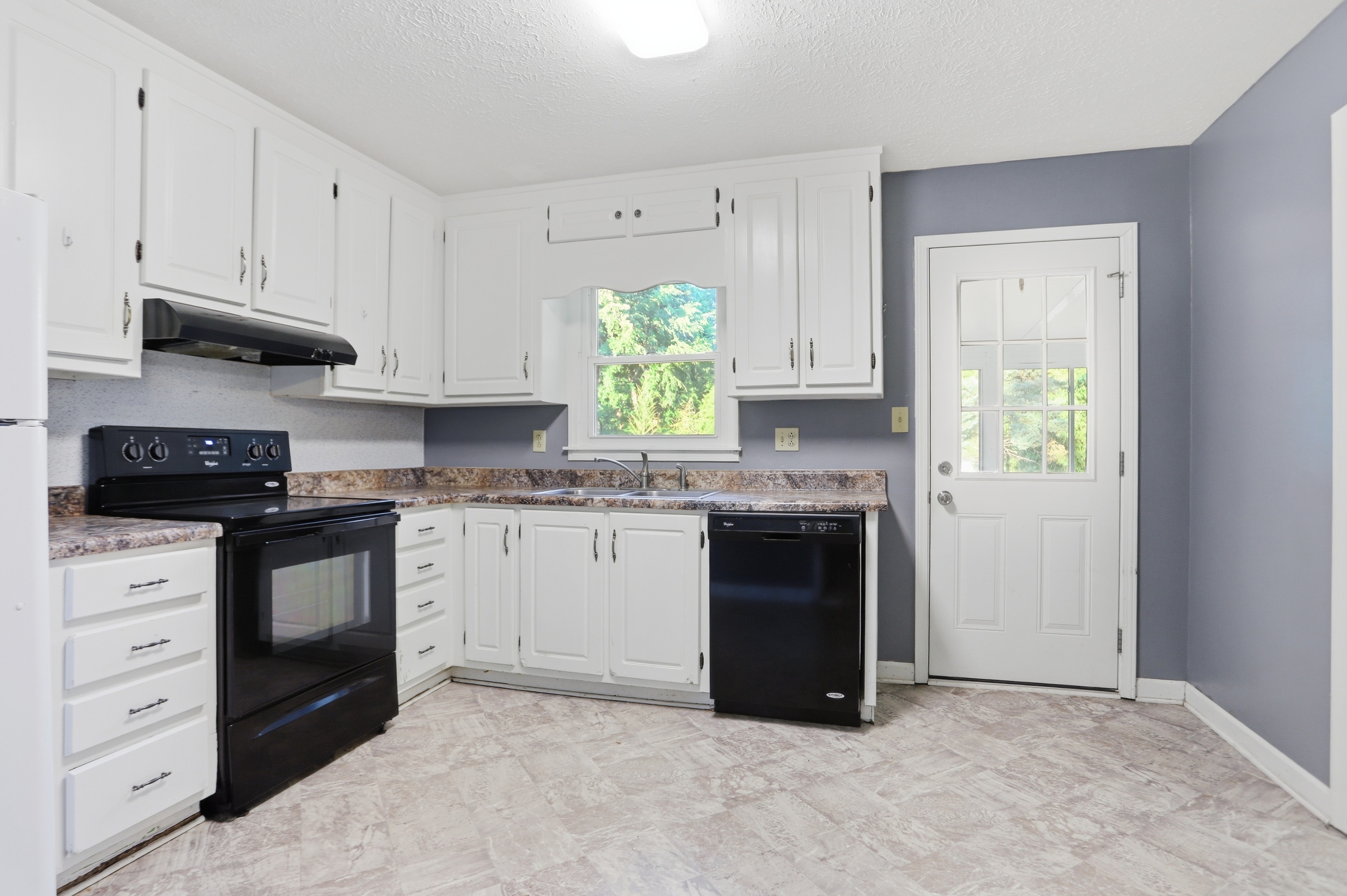 Photo 7 of 34 of 6742 Kellogg Dr, Acworth, GA