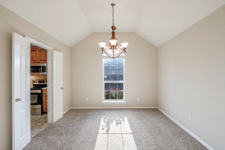 Photo 9 of 26 - 9029 River Falls Dr, Fort Worth, TX 76118