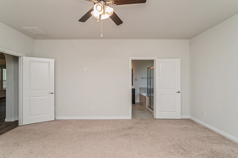 Photo 18 of 20 - 1225 Rebecca Ln, Fort Worth, TX 76131