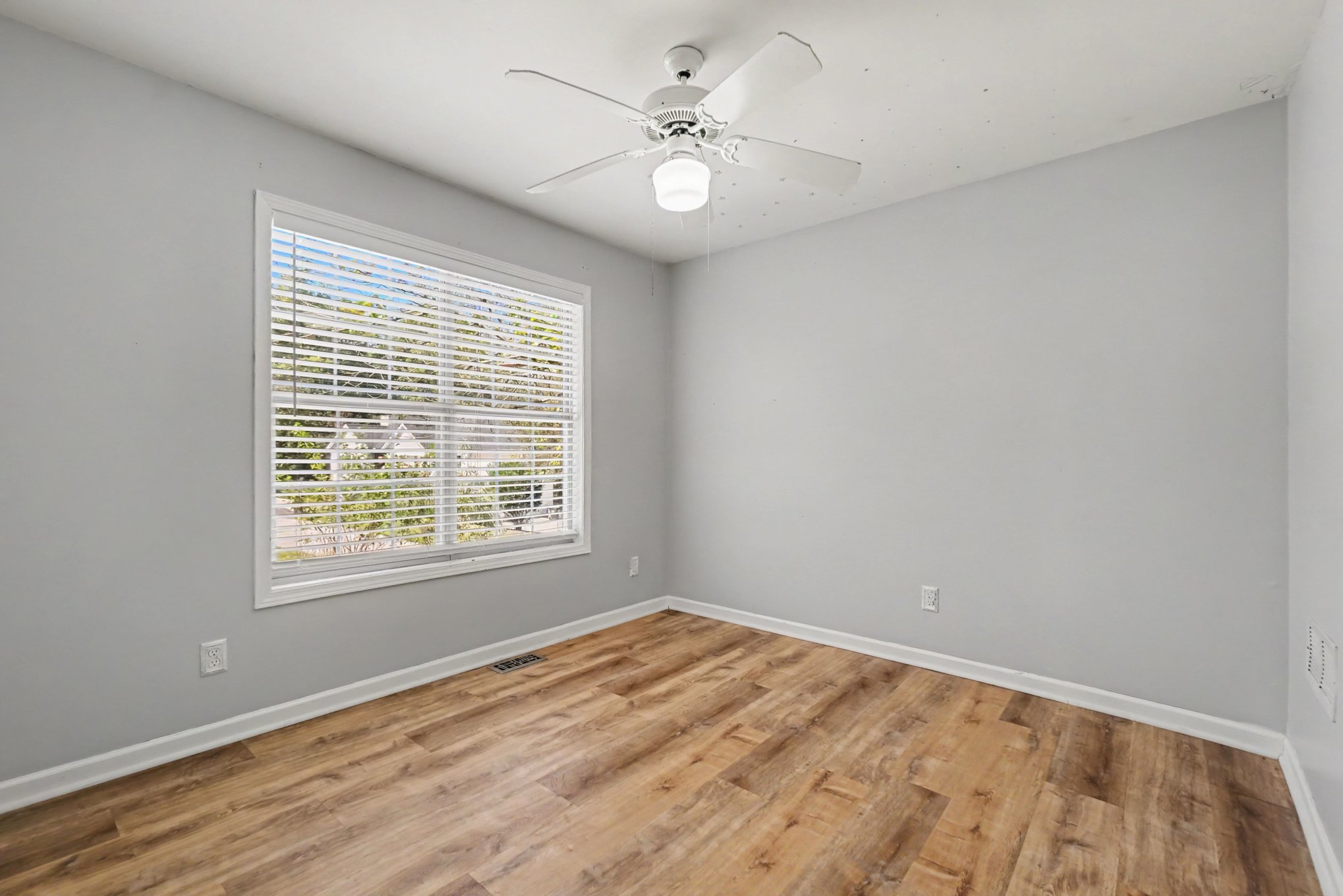 Photo 10 of 18 of 402 Eileen Cir, Canton, GA