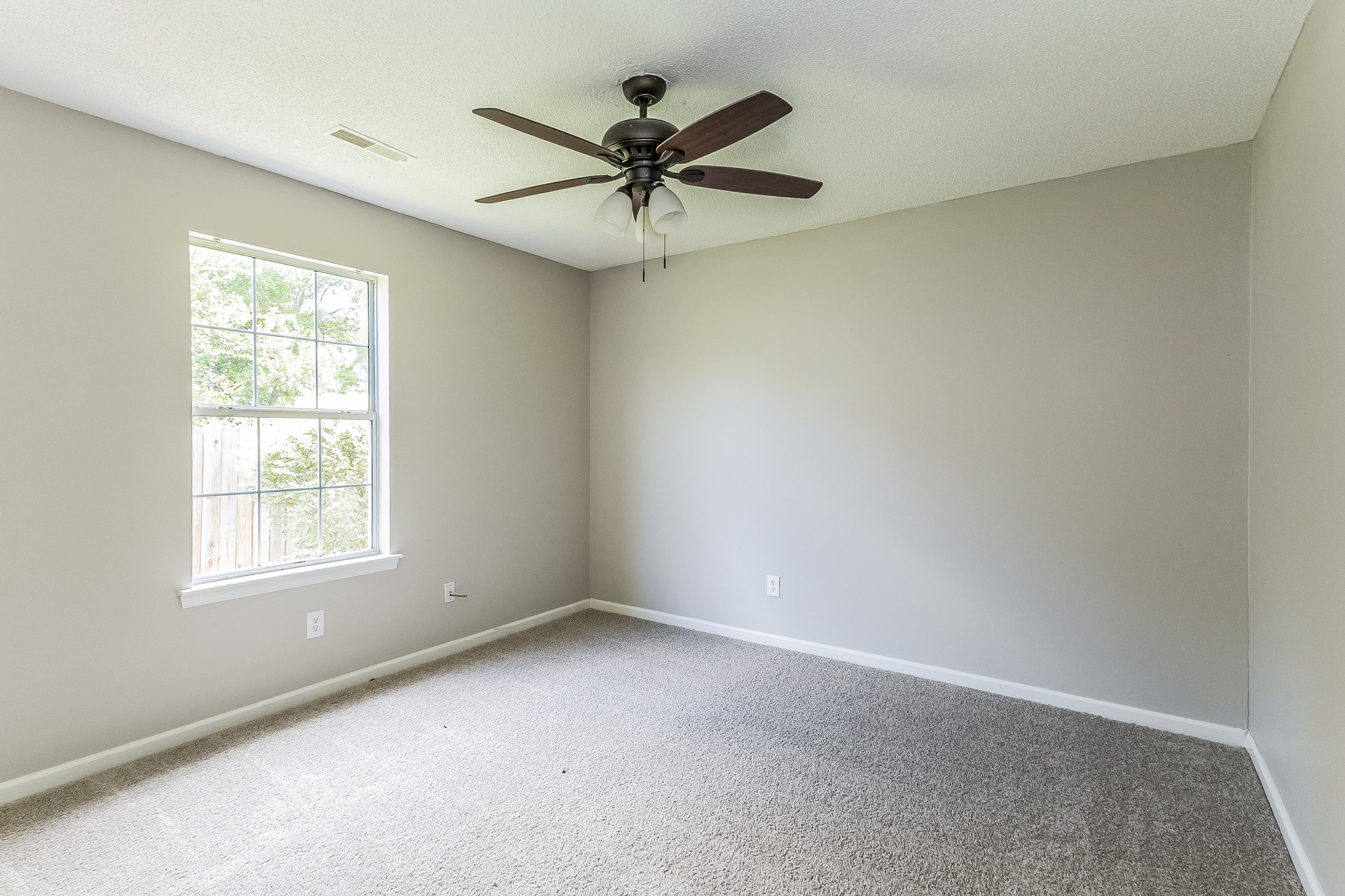 Photo 13 of 21 of 1305 Aubry Dr, Moncks Corner, SC