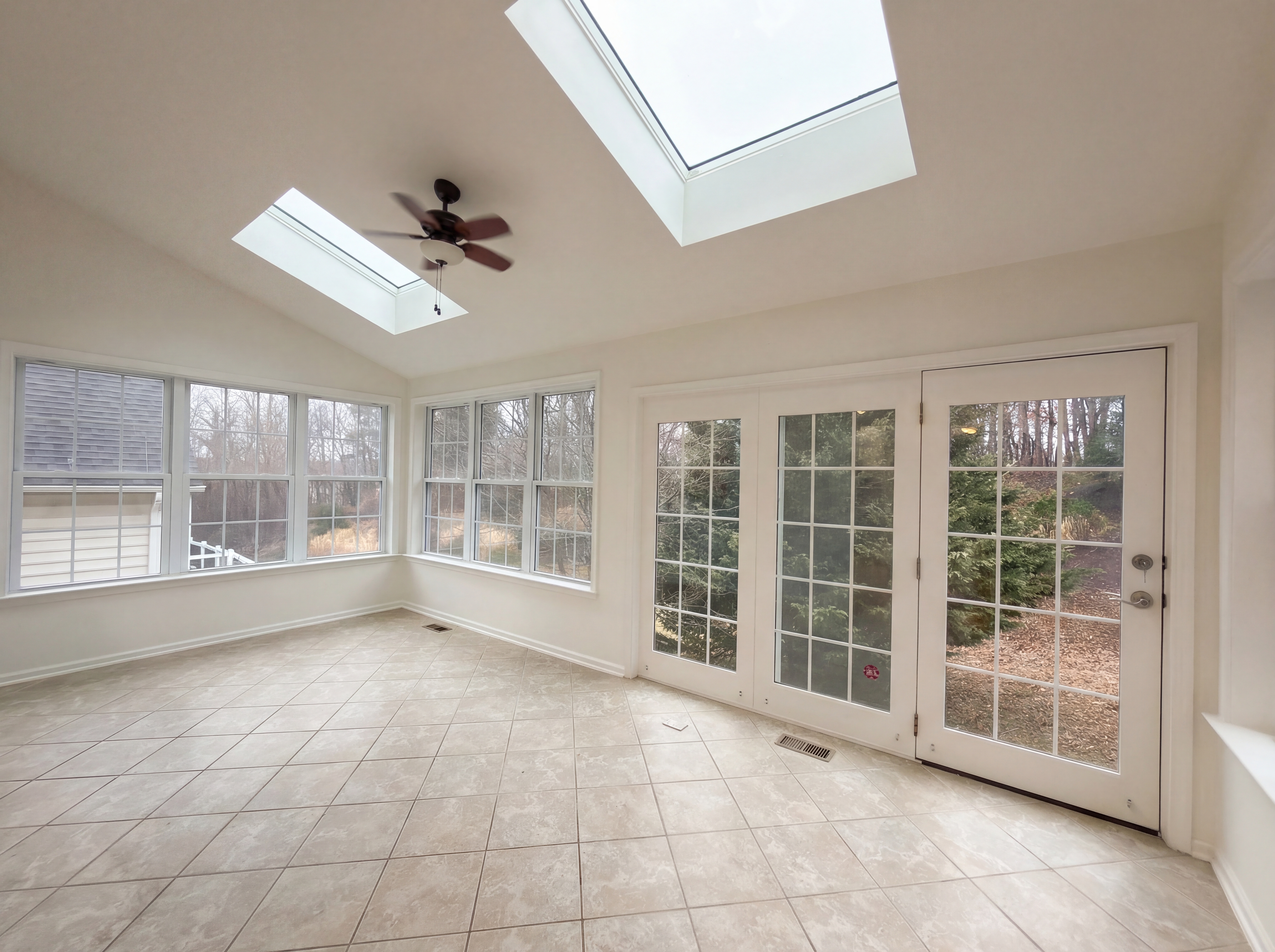 Photo 10 of 26 of 4012 Bridle Ridge Rd, Upper Marlboro, MD