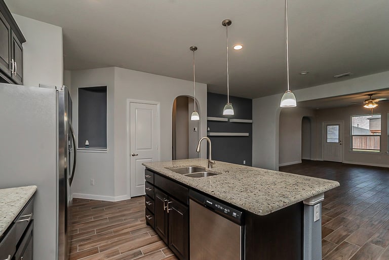 Photo 9 of 20 - 1225 Rebecca Ln, Fort Worth, TX 76131