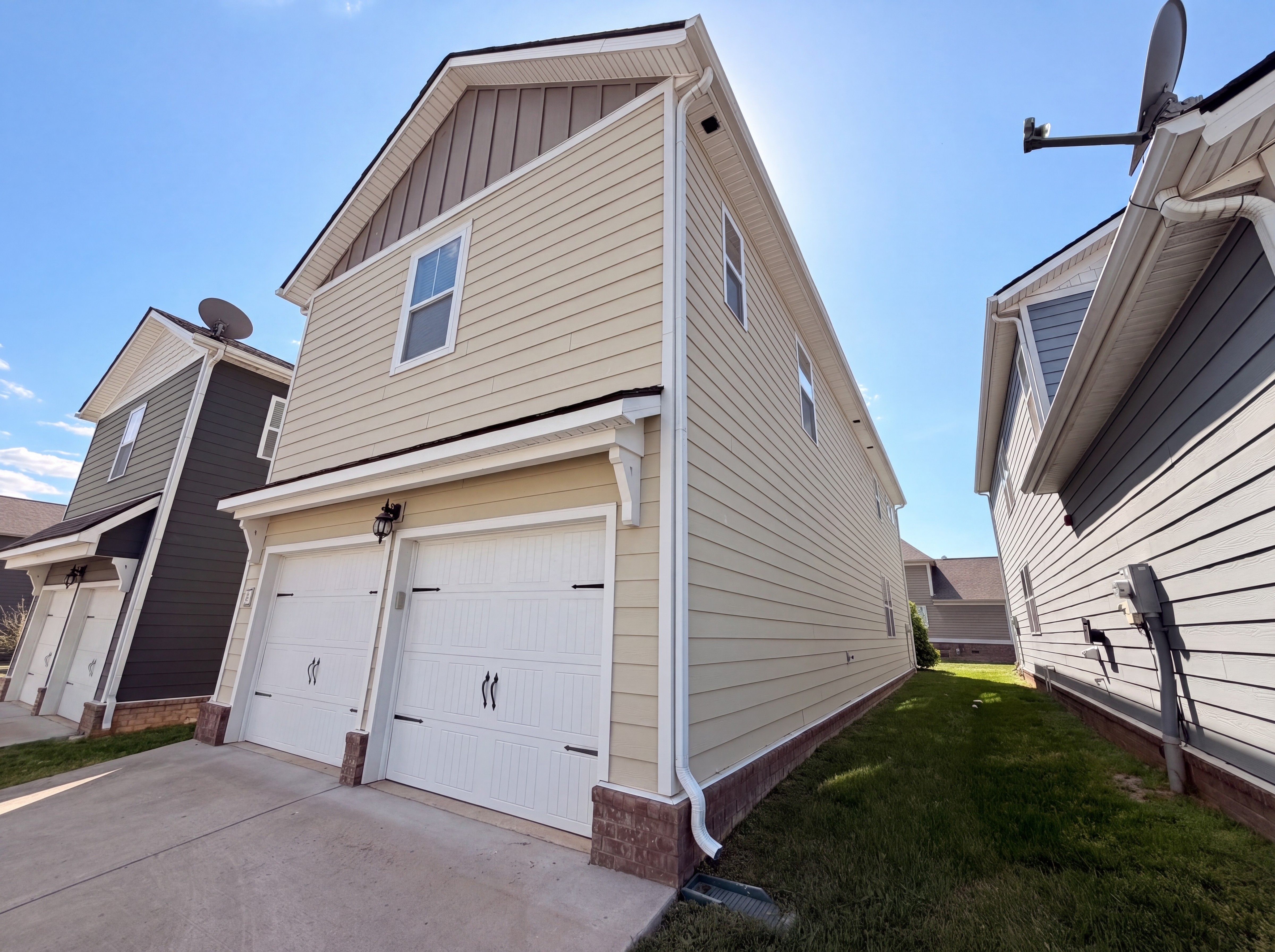 Photo 5 of 21 of 415 Prestige Ct, Pleasant View, TN