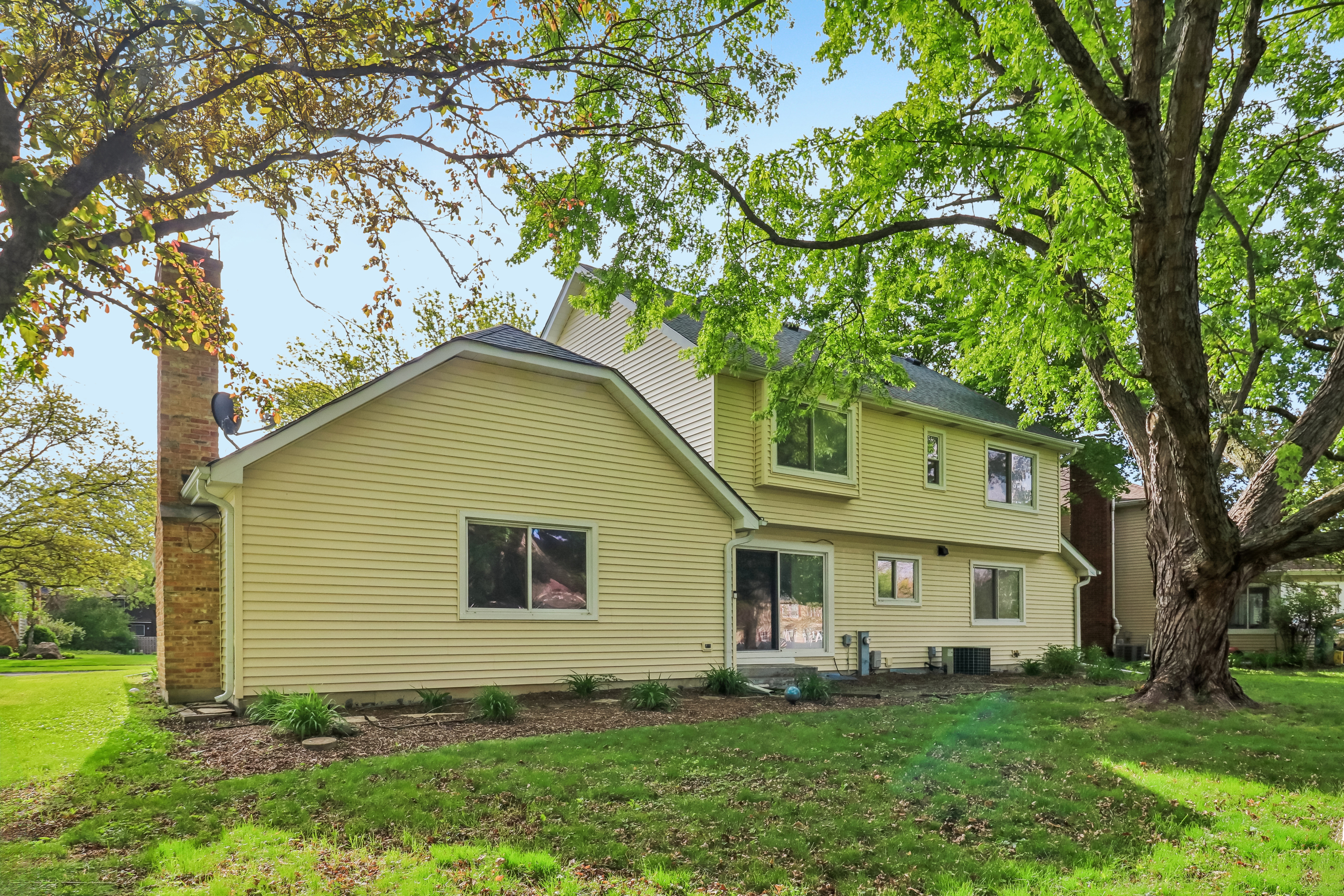 Photo 39 of 41 of 733 Buttonwood Cir, Naperville, IL