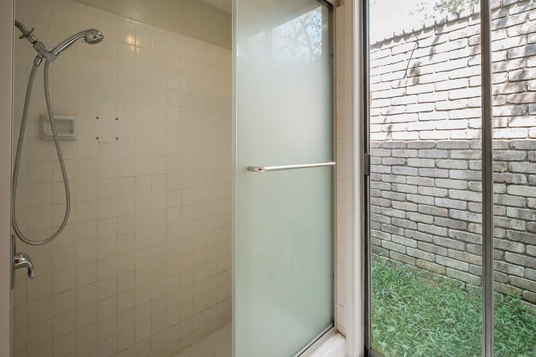 Photo 21 of 35 - 15014 Penn Hills Ln, Houston, TX 77062