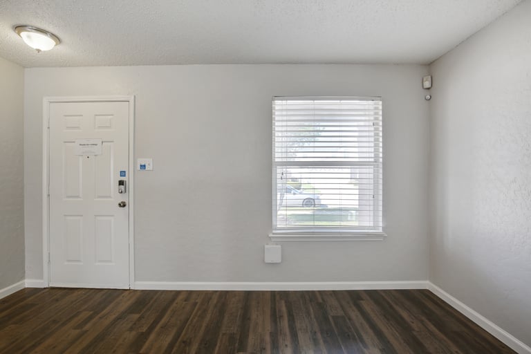 Photo 14 of 27 - 7924 Hidden Brook Dr, Fort Worth, TX 76120