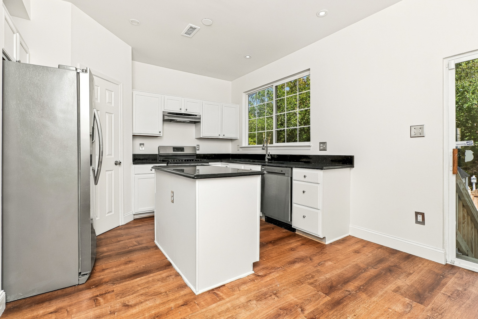 Photo 2 of 23 of 4042 Tahoe Pl, White Plains, MD