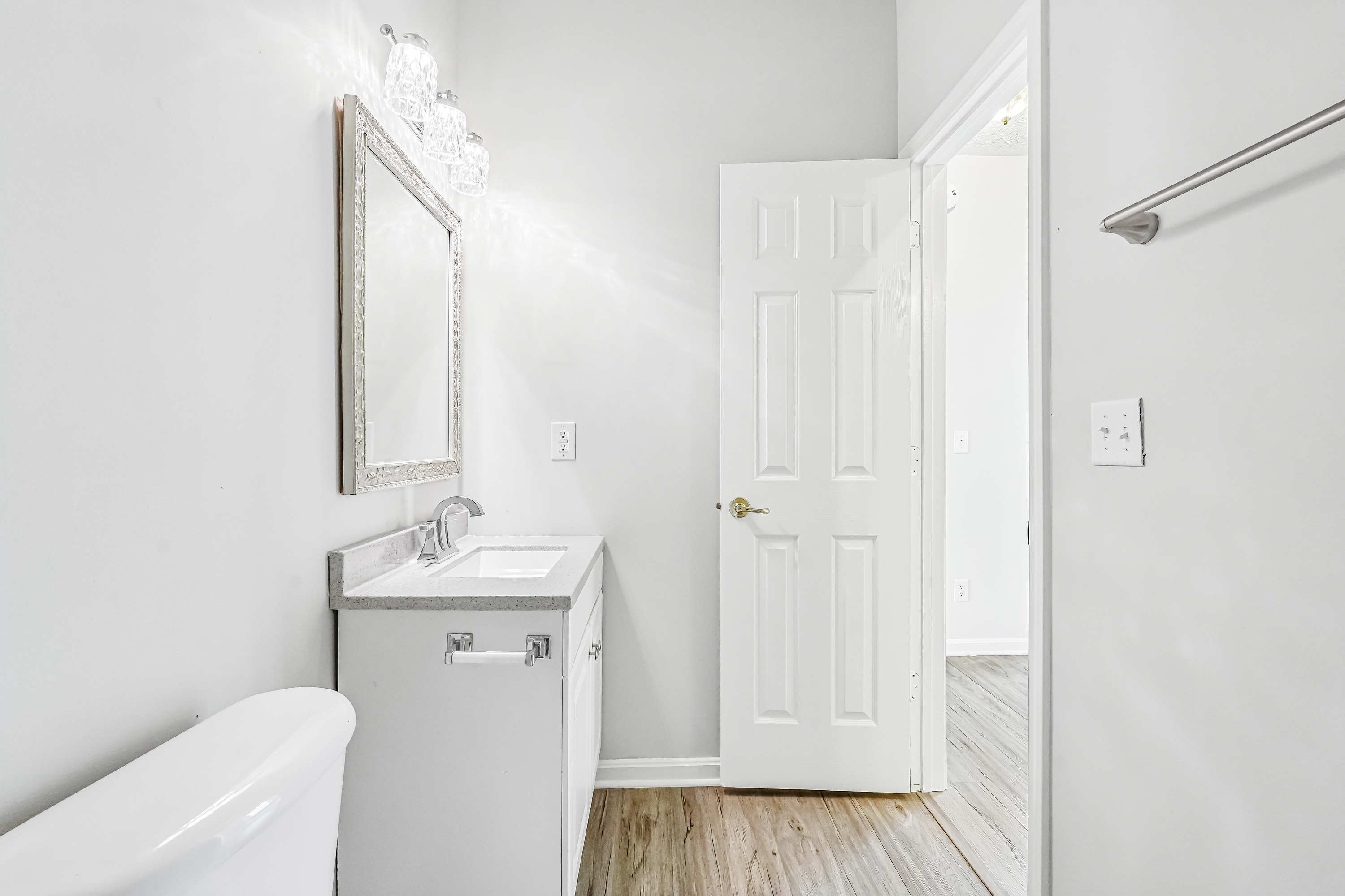 Photo 14 of 48 of 2082 Lawrin Ct, Indianapolis, IN