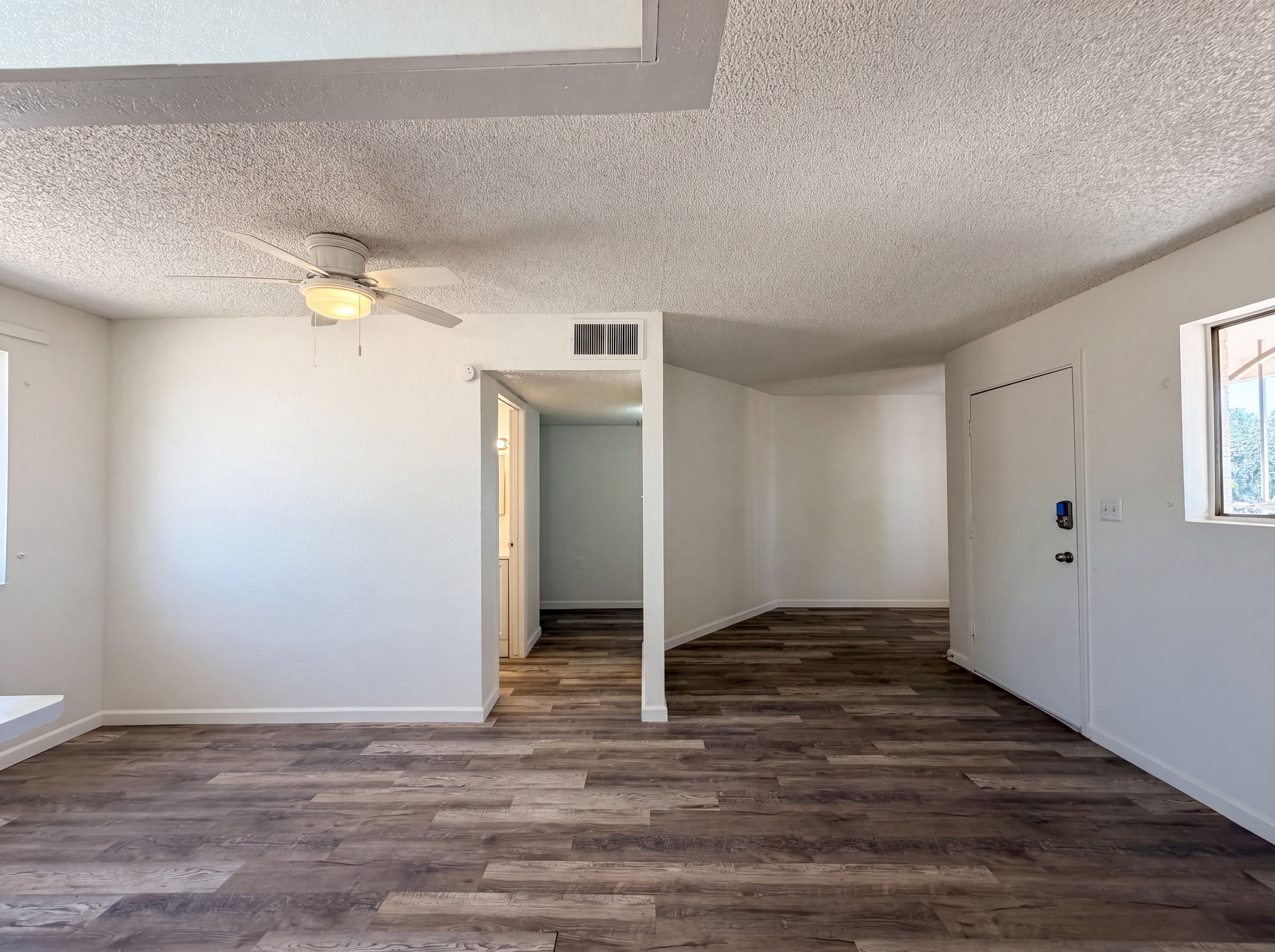 Photo 8 of 17 of 4451 S 20th St, Phoenix, AZ