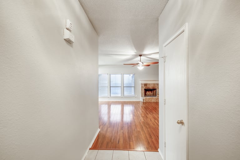 Photo 10 of 29 - 517 Barbara Jean Ln, Burleson, TX 76028