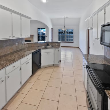 Property photo 2 of 305 N Lakeside Ter