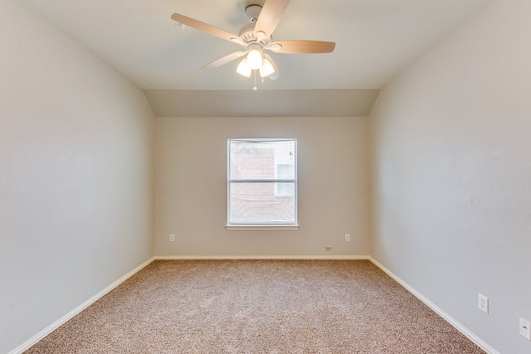 Photo 29 of 33 - 1710 Barton Springs Ct, Allen, TX 75002