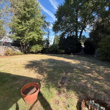 Property photo 2 of 10235 NE Thompson St