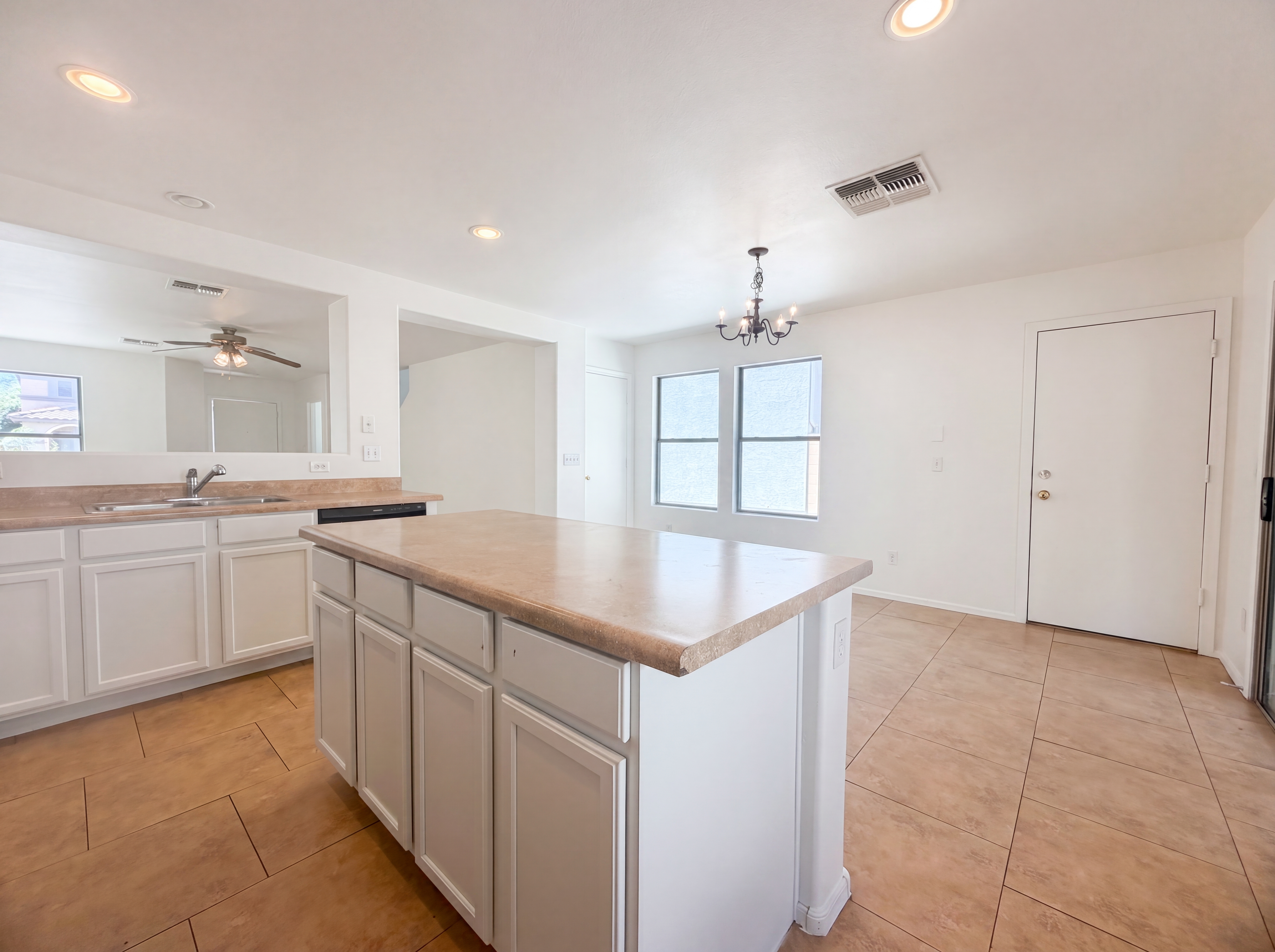 Photo 8 of 18 of 21158 E Stonecrest Dr, Queen Creek, AZ