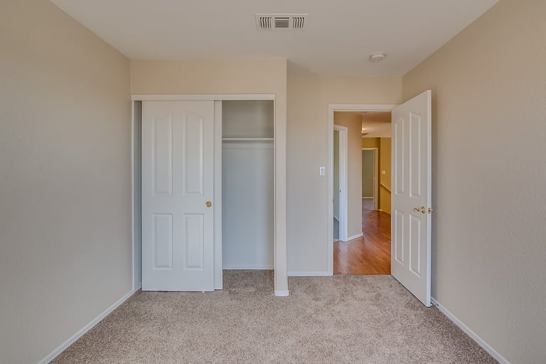 Photo 8 of 29 - 1026 E Hiddenview Dr, Phoenix, AZ 85048