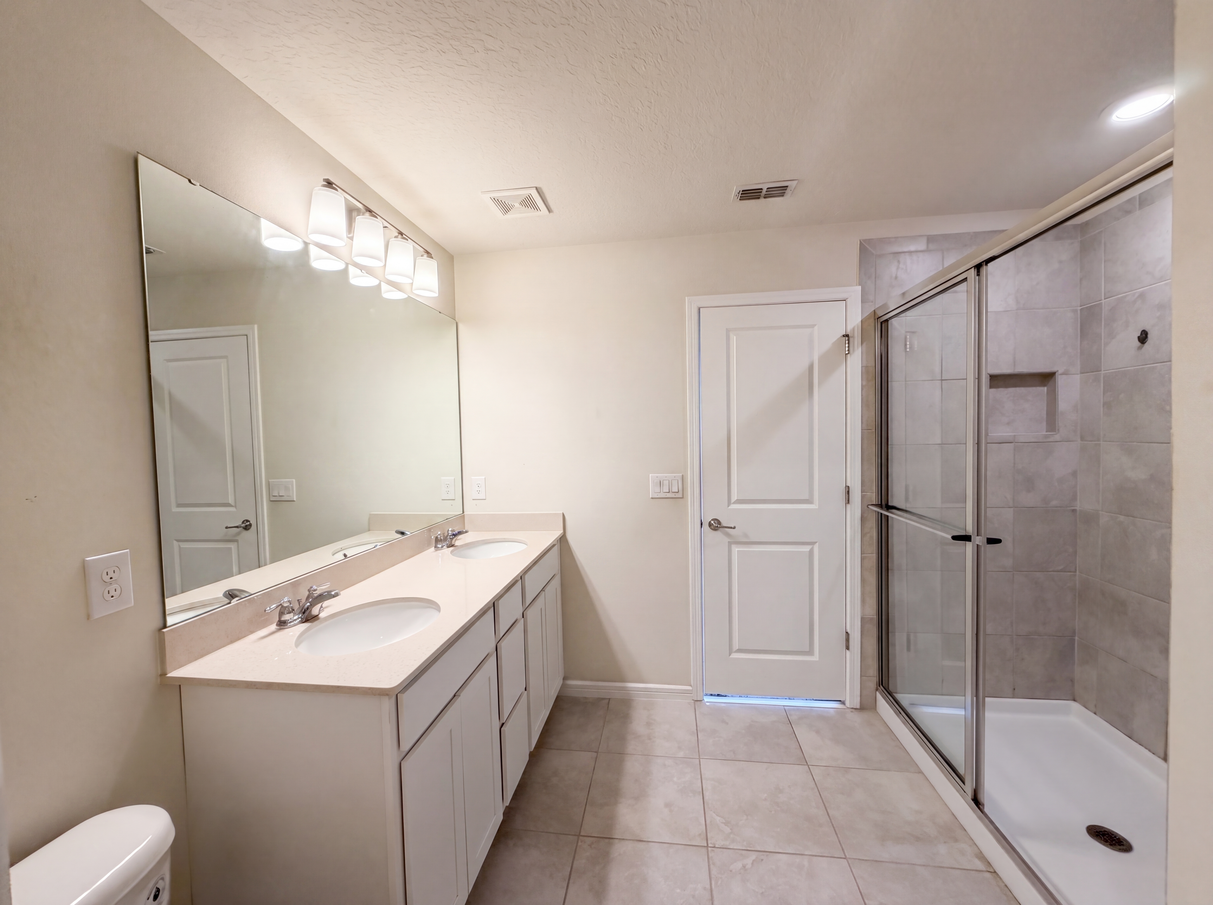 Photo 18 of 24 of 7768 Syracuse Dr, Clermont, FL
