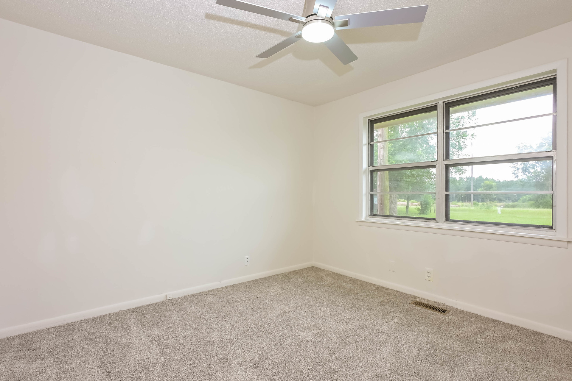 Photo 11 of 21 of 763 Oak Ave, Pinehurst, GA
