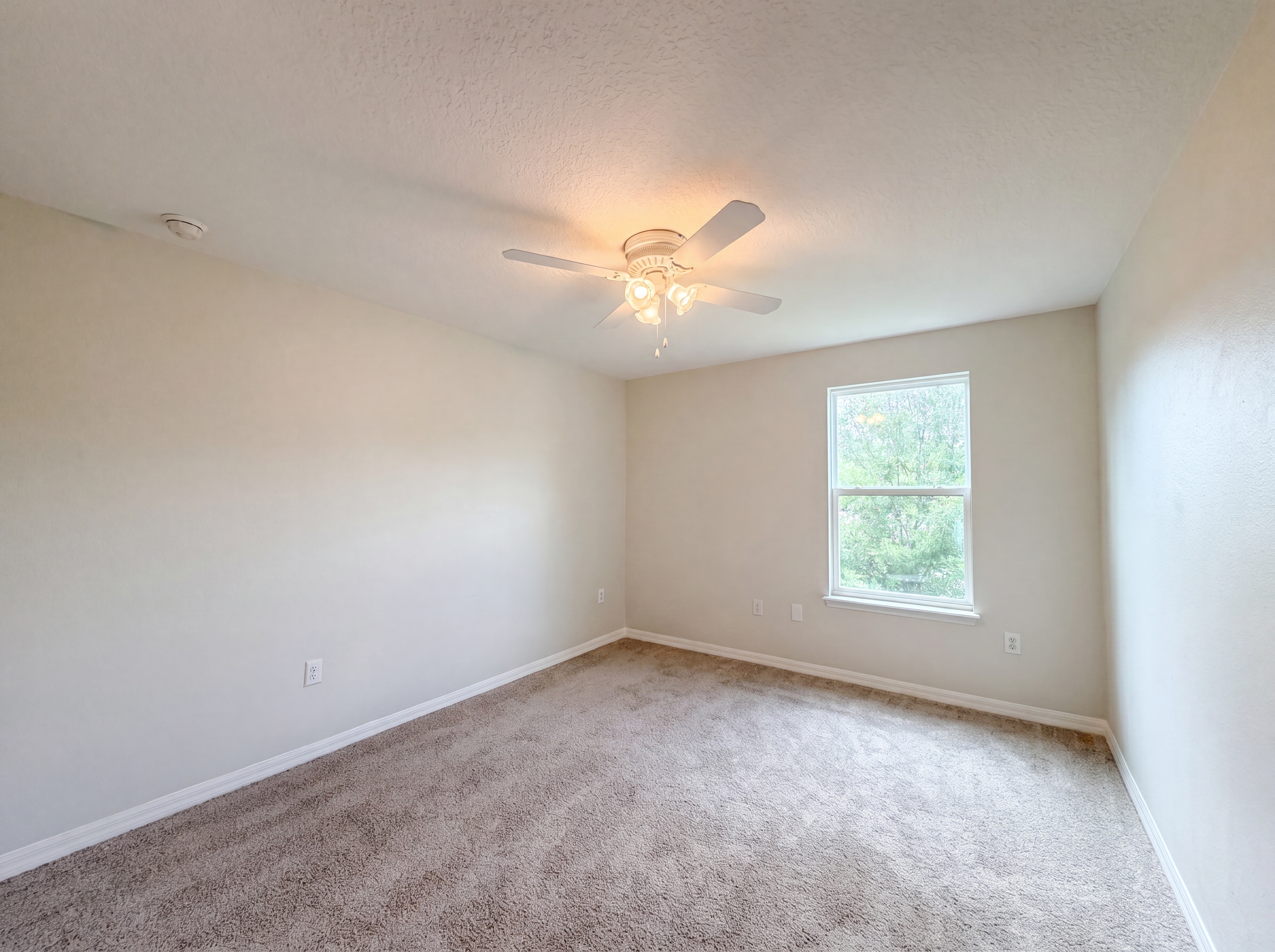 Photo 16 of 22 of 4876 Grassy Knoll Dr, Tavares, FL