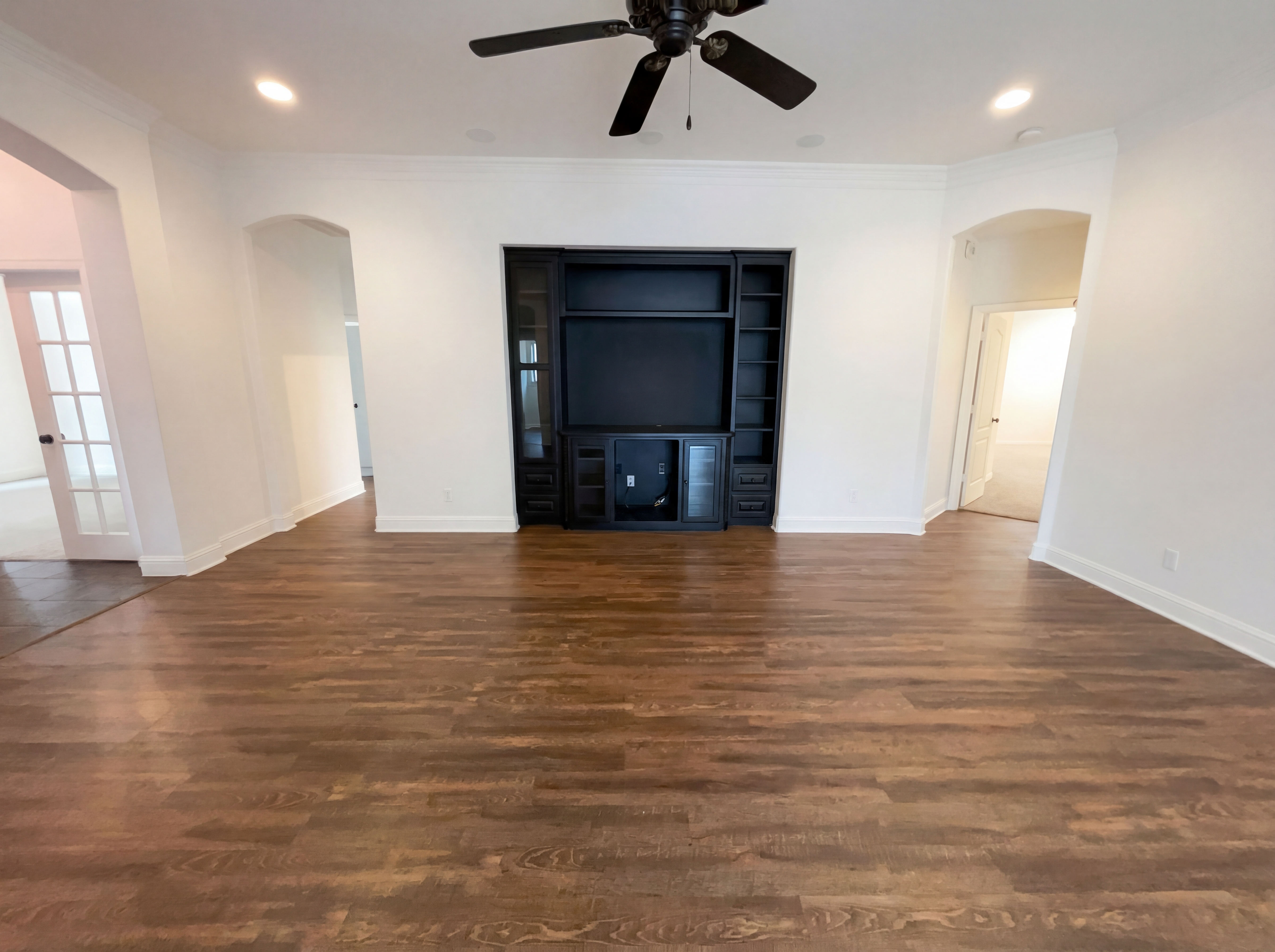 Photo 3 of 19 of 1817 Colorado Ct, Burleson, TX