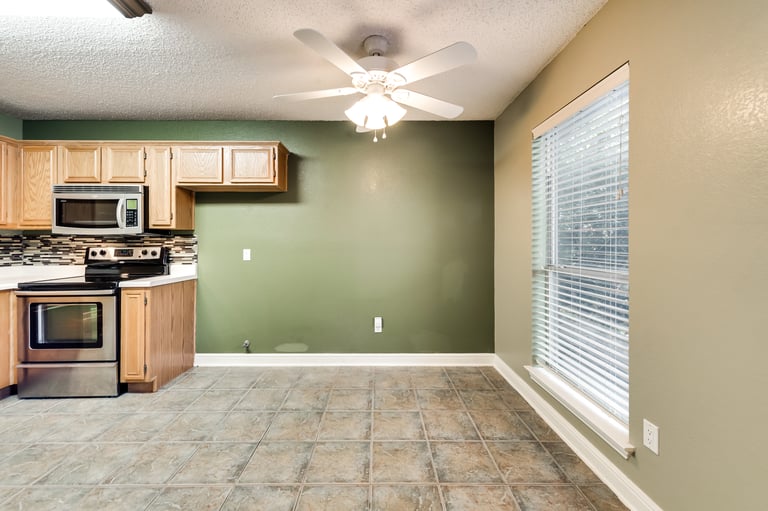 Photo 9 of 25 - 7502 Yorkmeadow Dr, Arlington, TX 76001