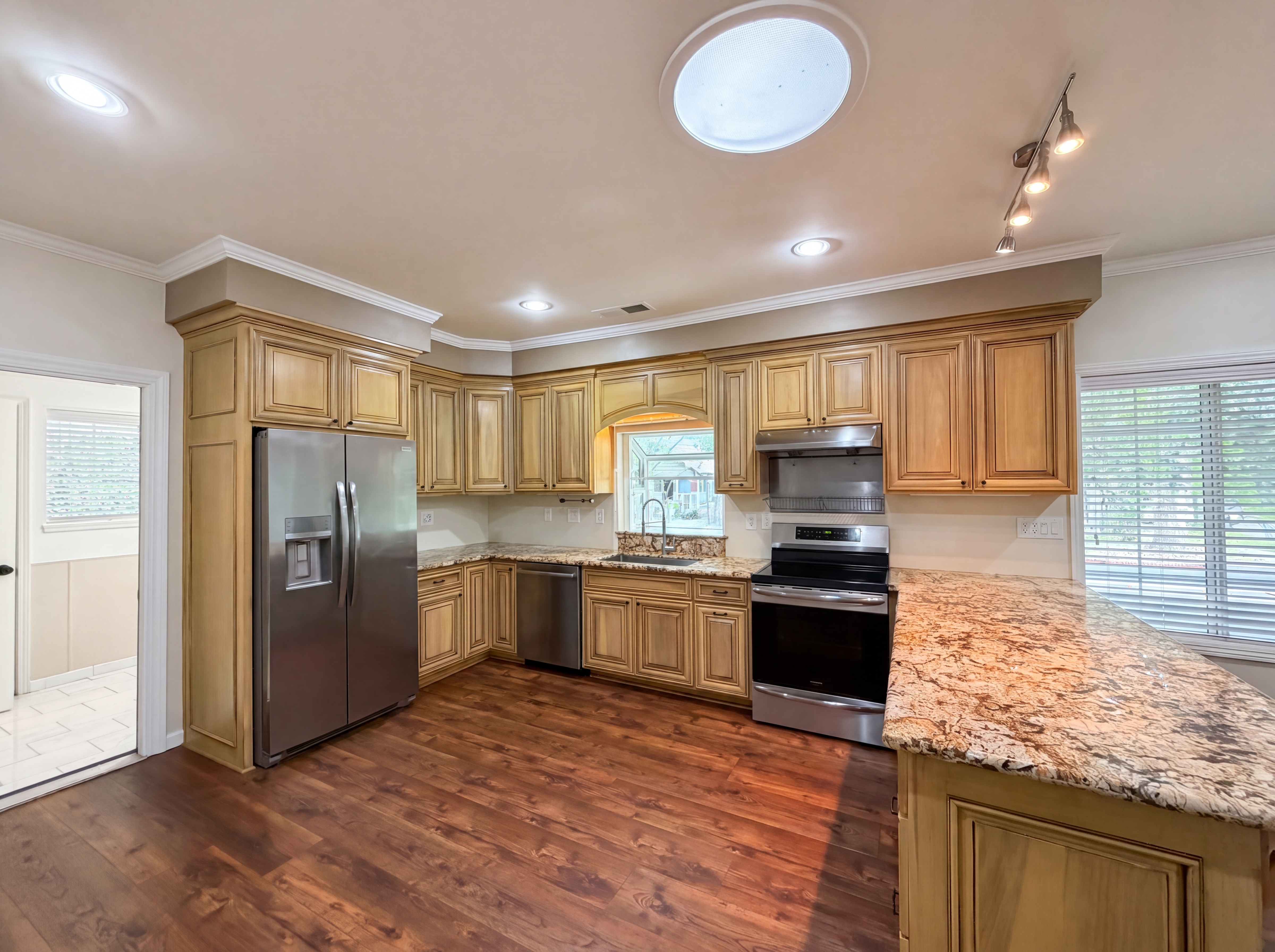 Photo 11 of 45 of 231 22nd St, Sacramento, CA