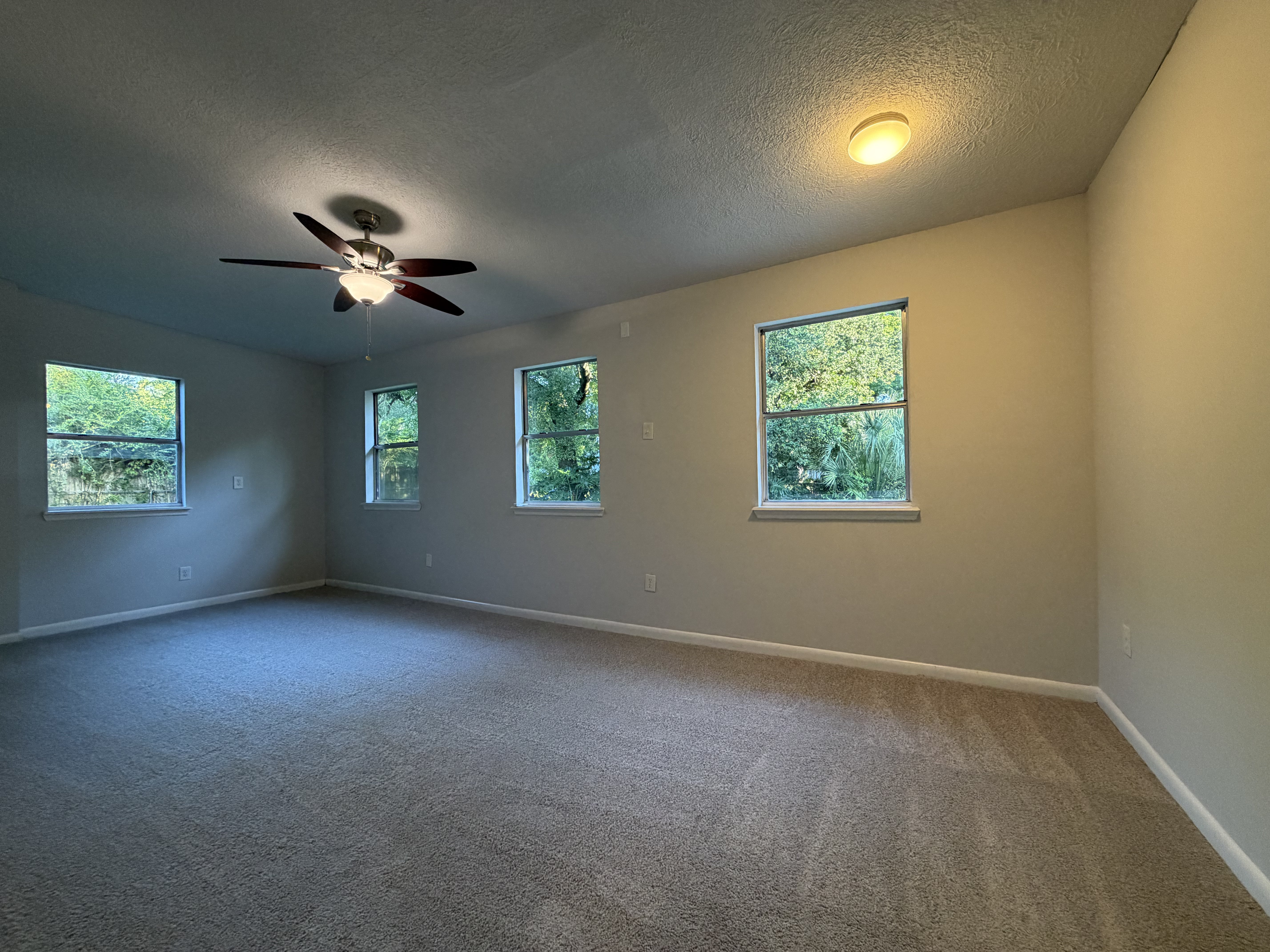 Photo 8 of 26 of 6535 Lou Dr N, Jacksonville, FL