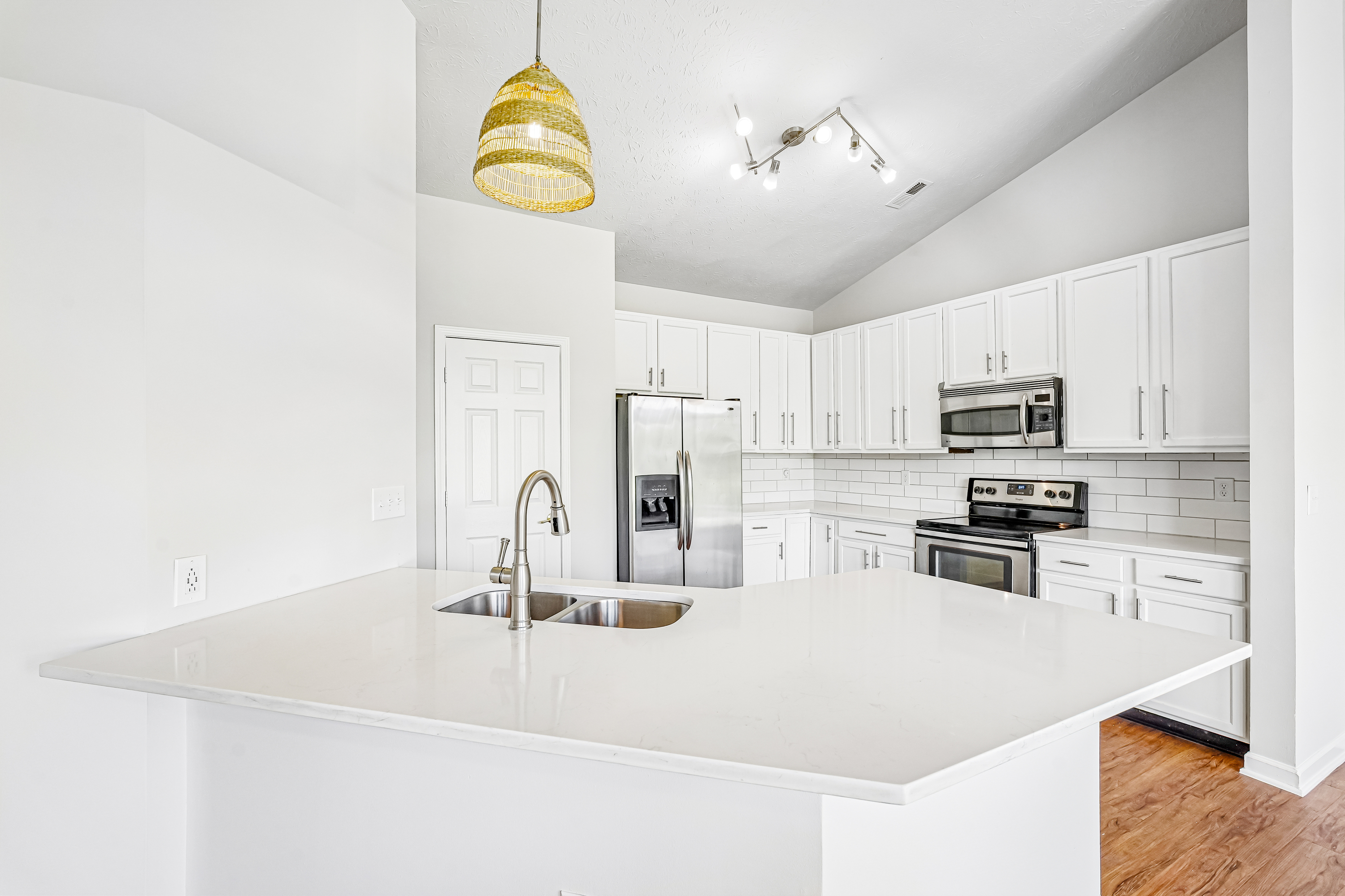 Photo 12 of 48 of 2082 Lawrin Ct, Indianapolis, IN