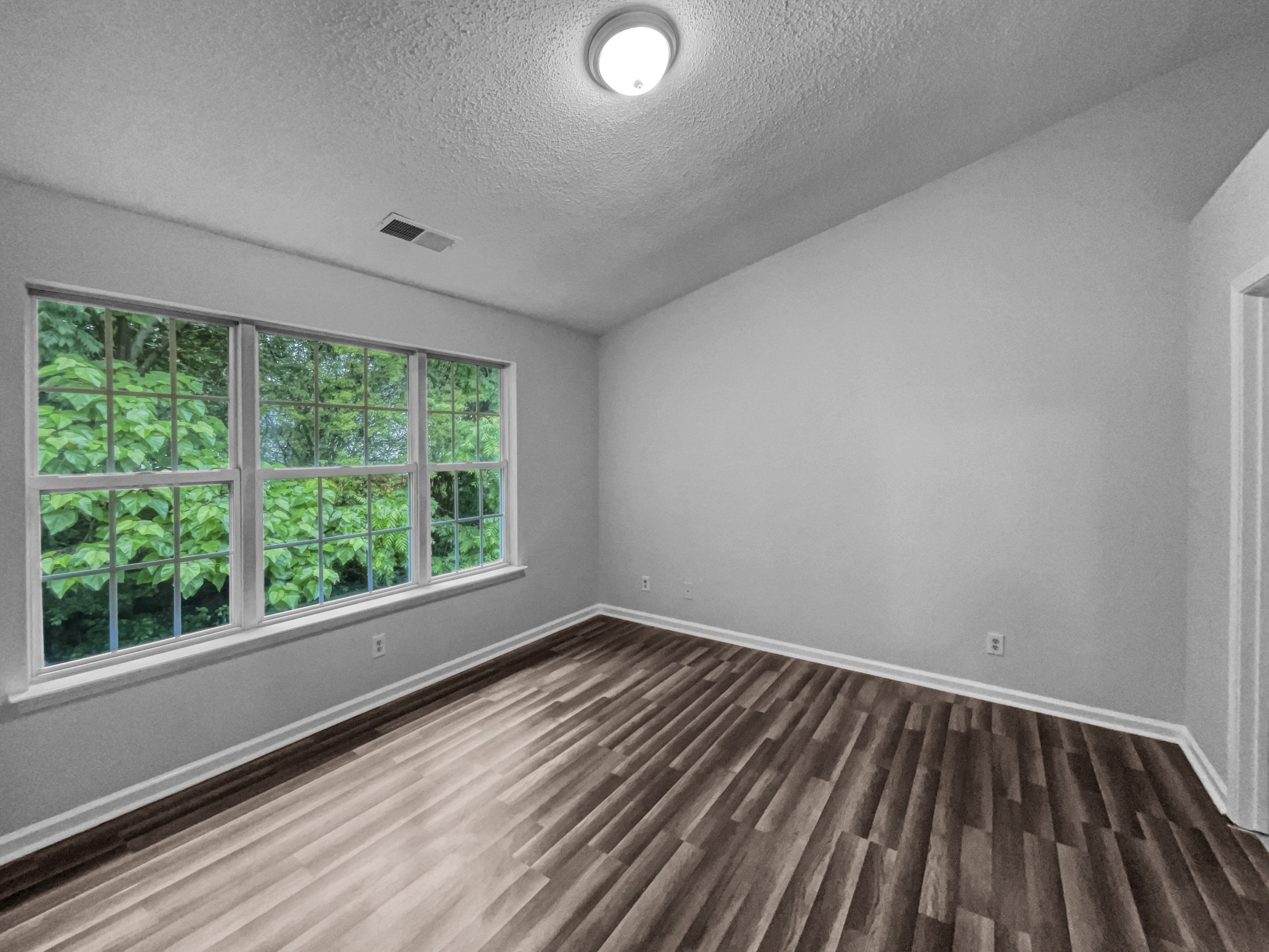 Photo 15 of 23 of 1216 Briarwood Dr, Mebane, NC