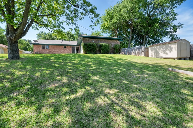 Photo 27 of 29 - 429 Kathy Dr, Desoto, TX 75115
