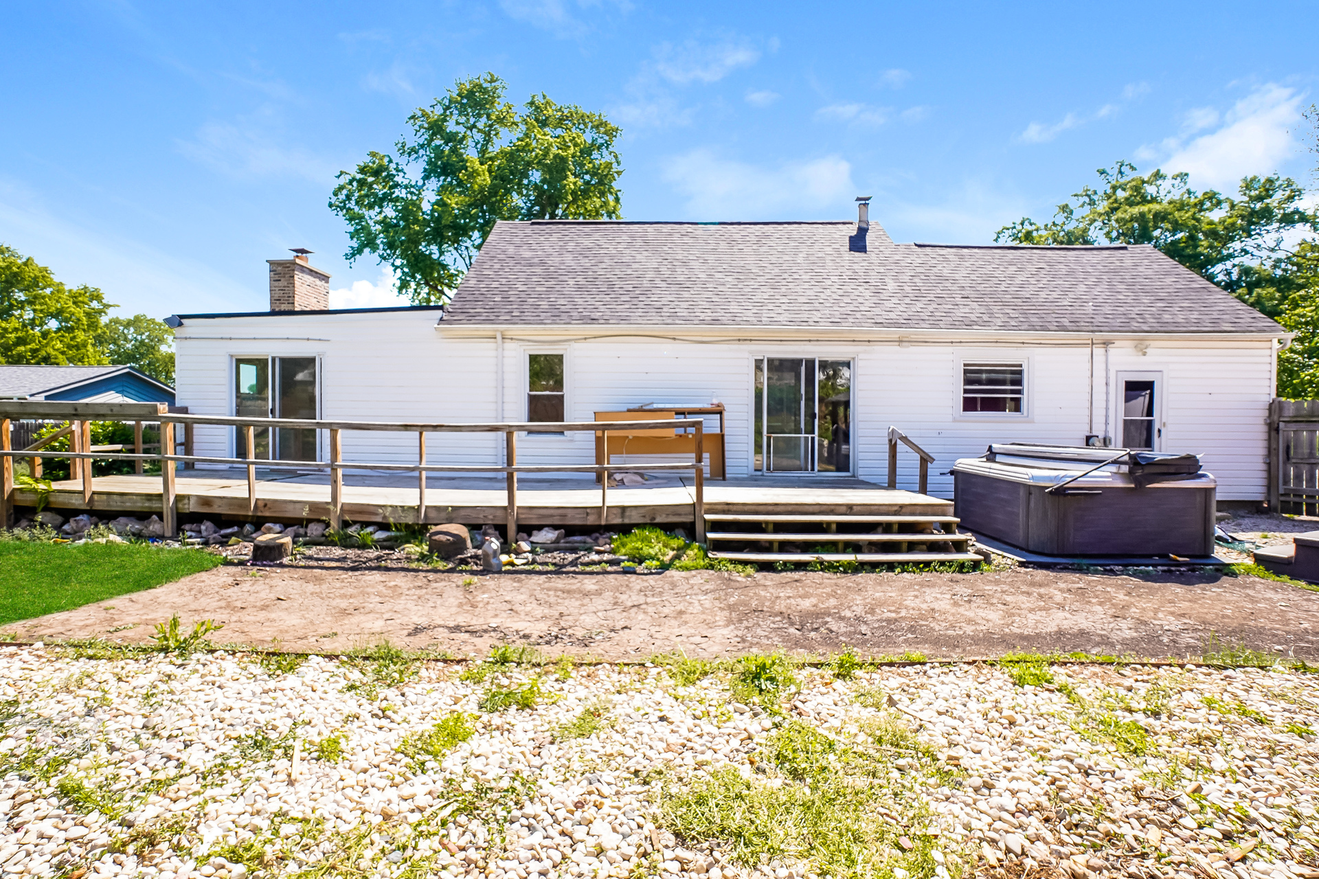 Photo 5 of 21 of 215 S Prairie Rd, New Lenox, IL