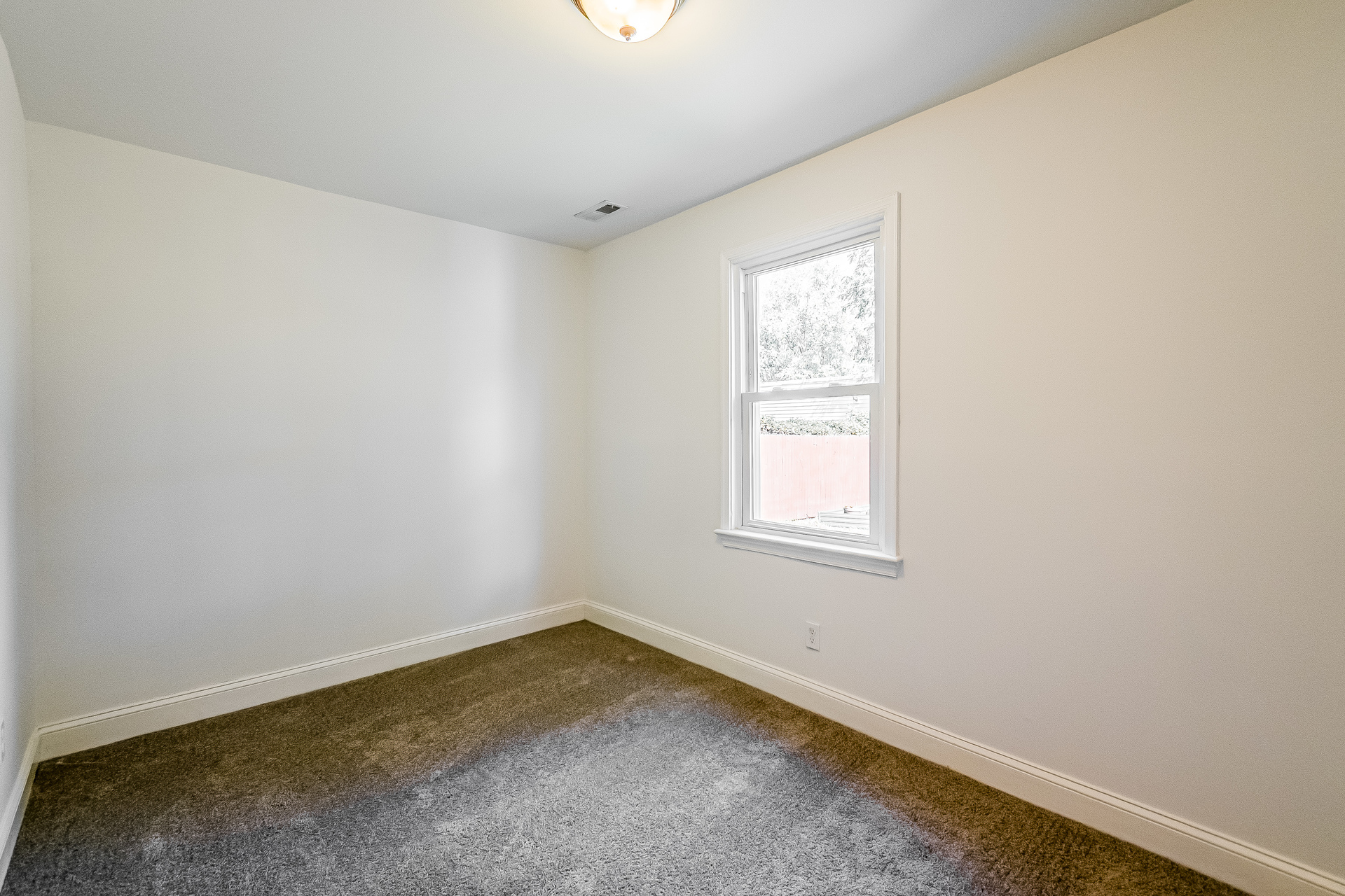 Photo 17 of 22 of 204 N Huron Dr, Oxon Hill, MD