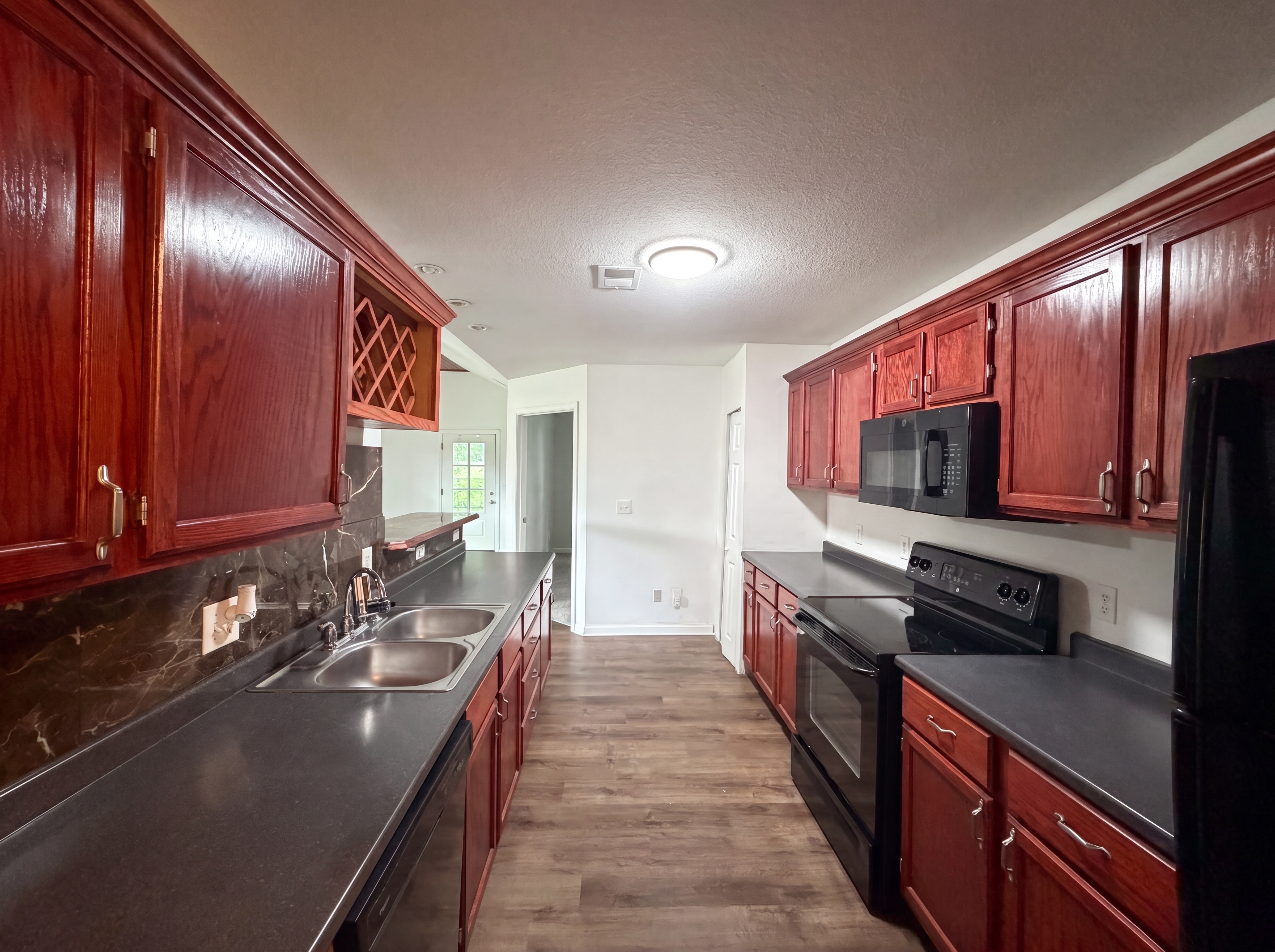 Photo 11 of 17 of 905 S Butler Ter, Harrisonville, MO