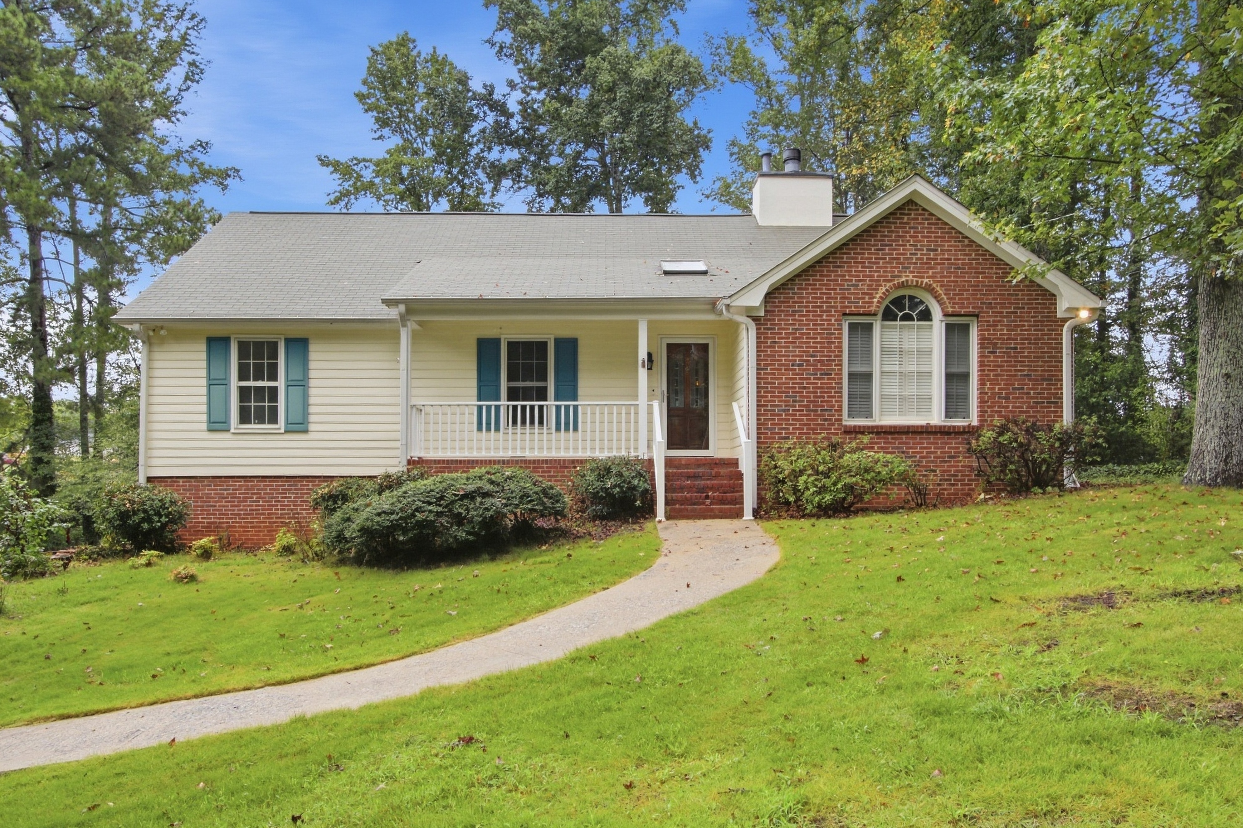 Photo 2 of 33 of 434 Indian Lake Ct, Hiram, GA