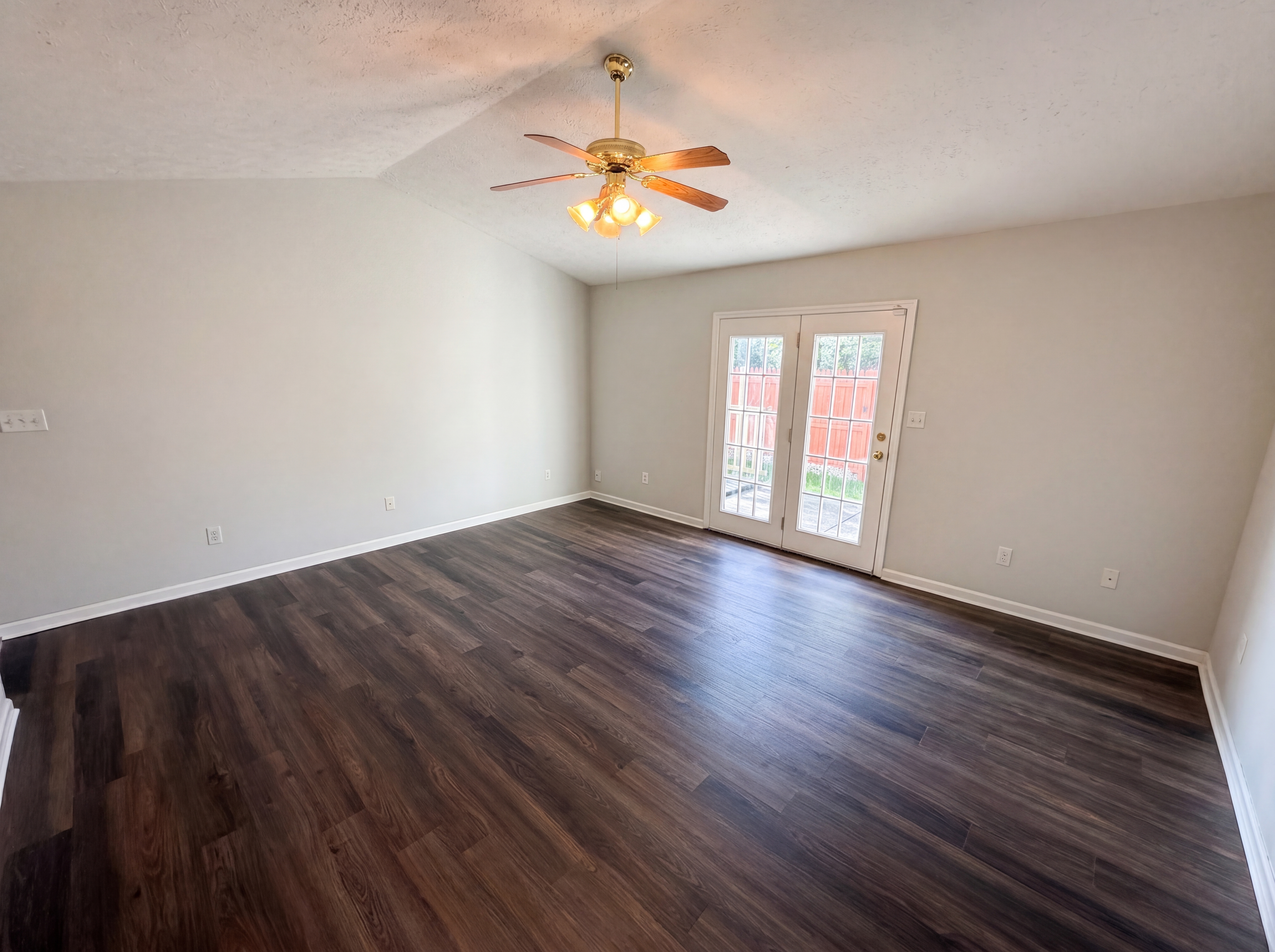 Photo 8 of 20 of 2027 Ferdinand Ct, Indianapolis, IN