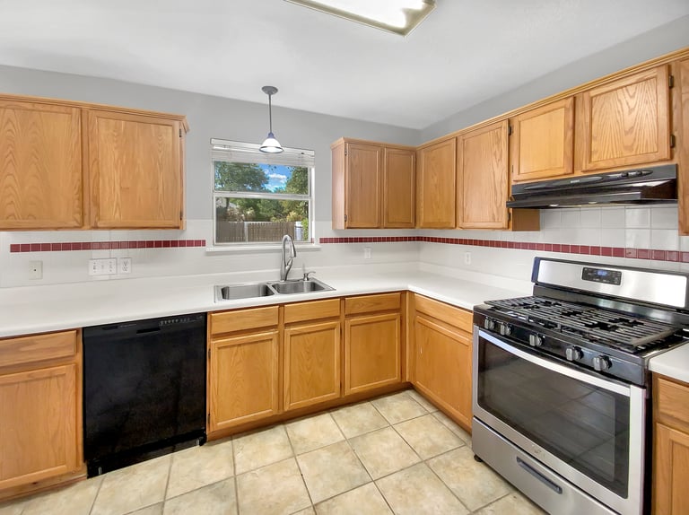 Photo 13 of 28 - 4803 Alta Loma Dr, Austin, TX 78749