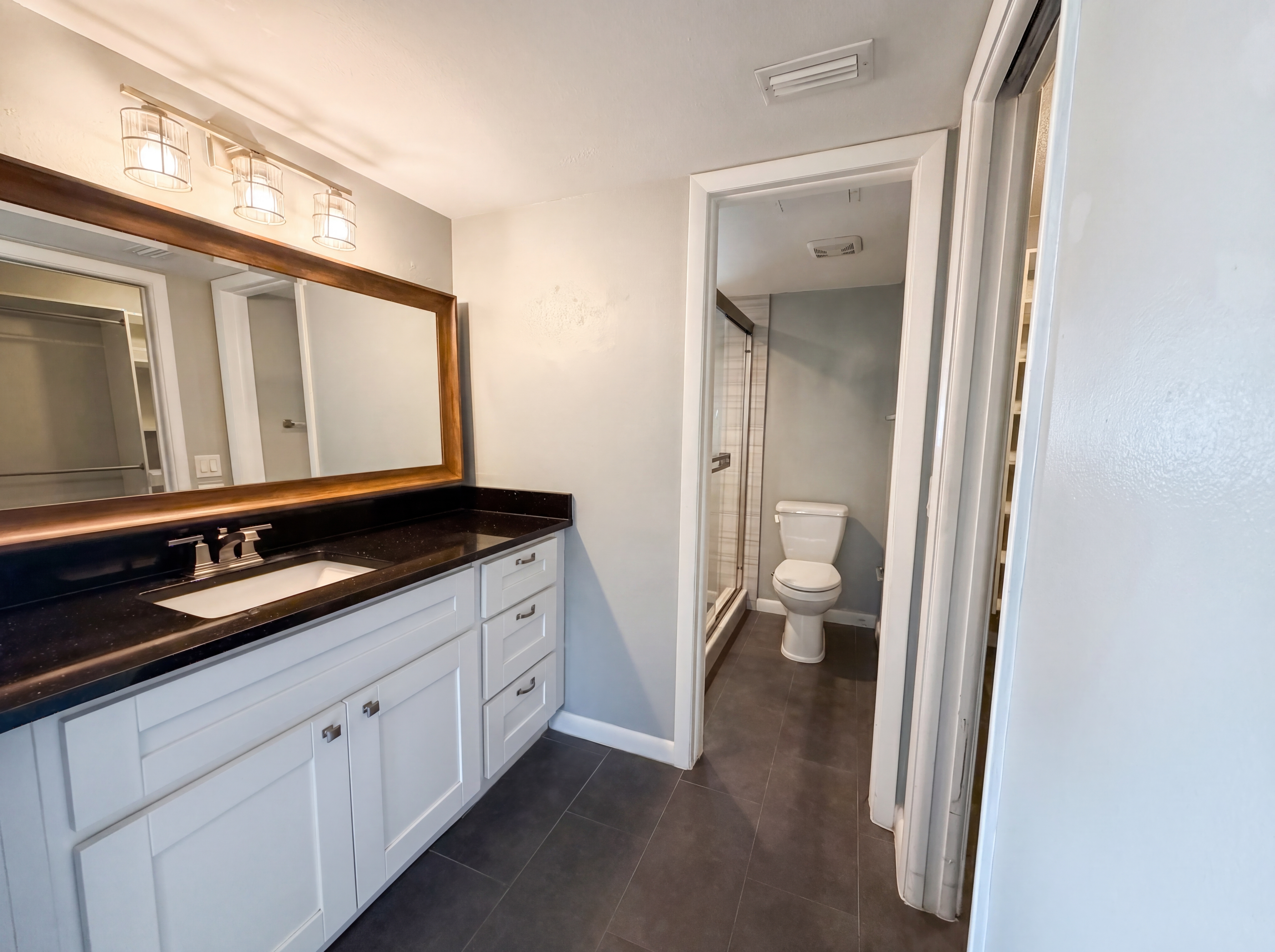 Photo 6 of 23 of 17621 Meadowbridge Dr, Lutz, FL