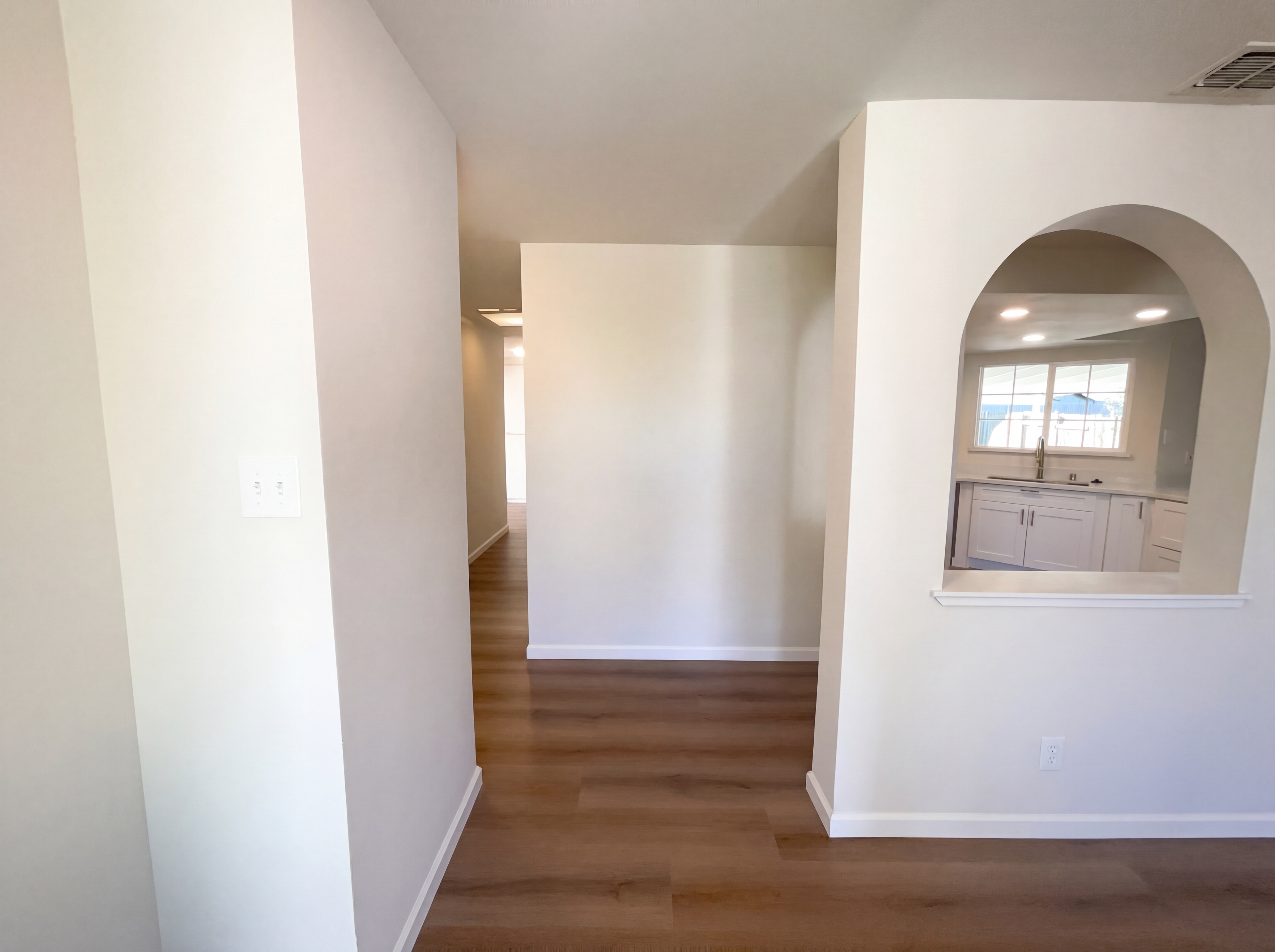 Photo 8 of 20 of 8271 Moorhaven Way, Sacramento, CA