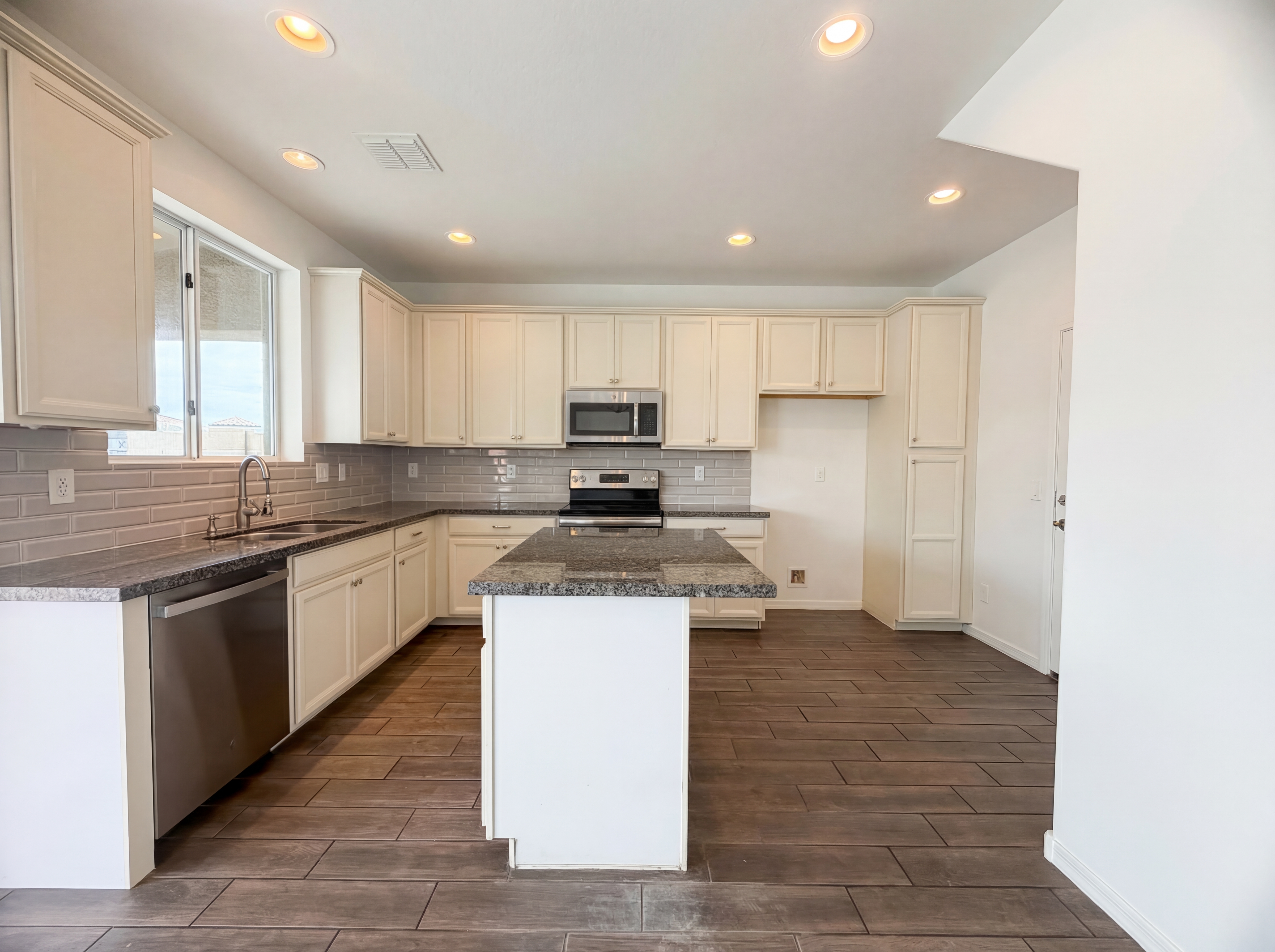 Photo 9 of 18 of 22251 E Via De Olivos Ct, Queen Creek, AZ