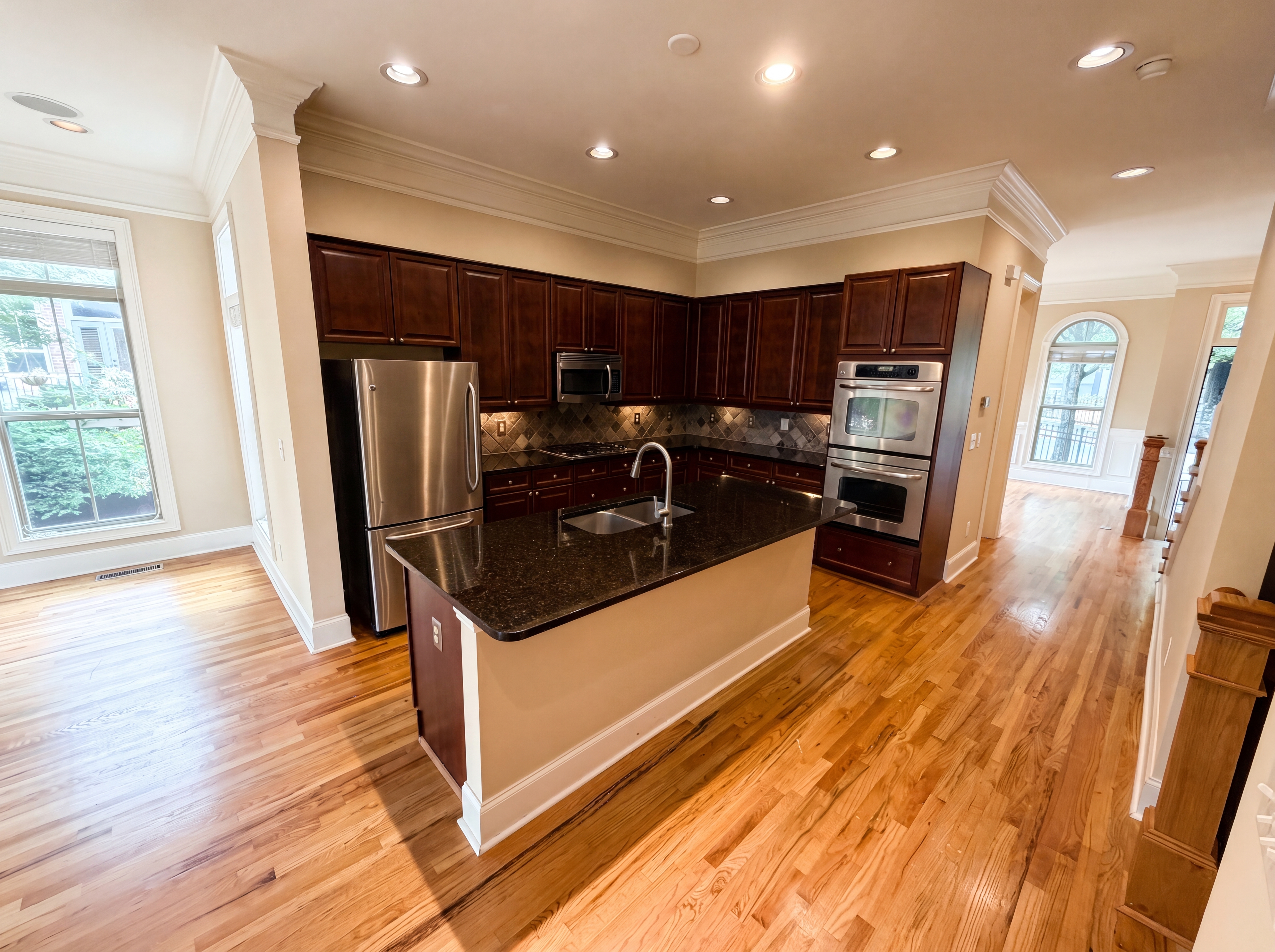 Photo 2 of 33 of 2370 Crescent Park Ct, Atlanta, GA
