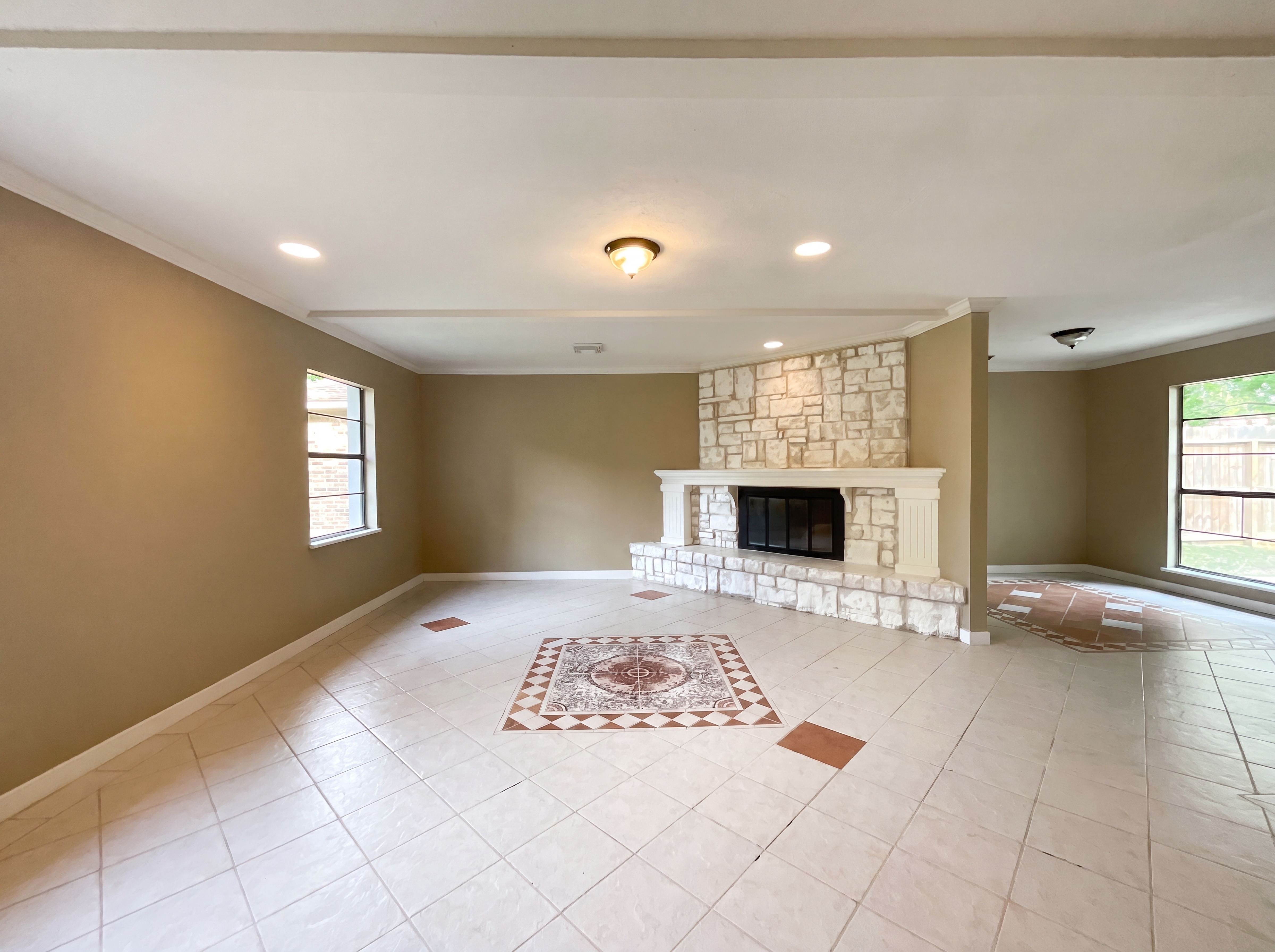Photo 3 of 16 of 22831 Millgate Dr, Spring, TX