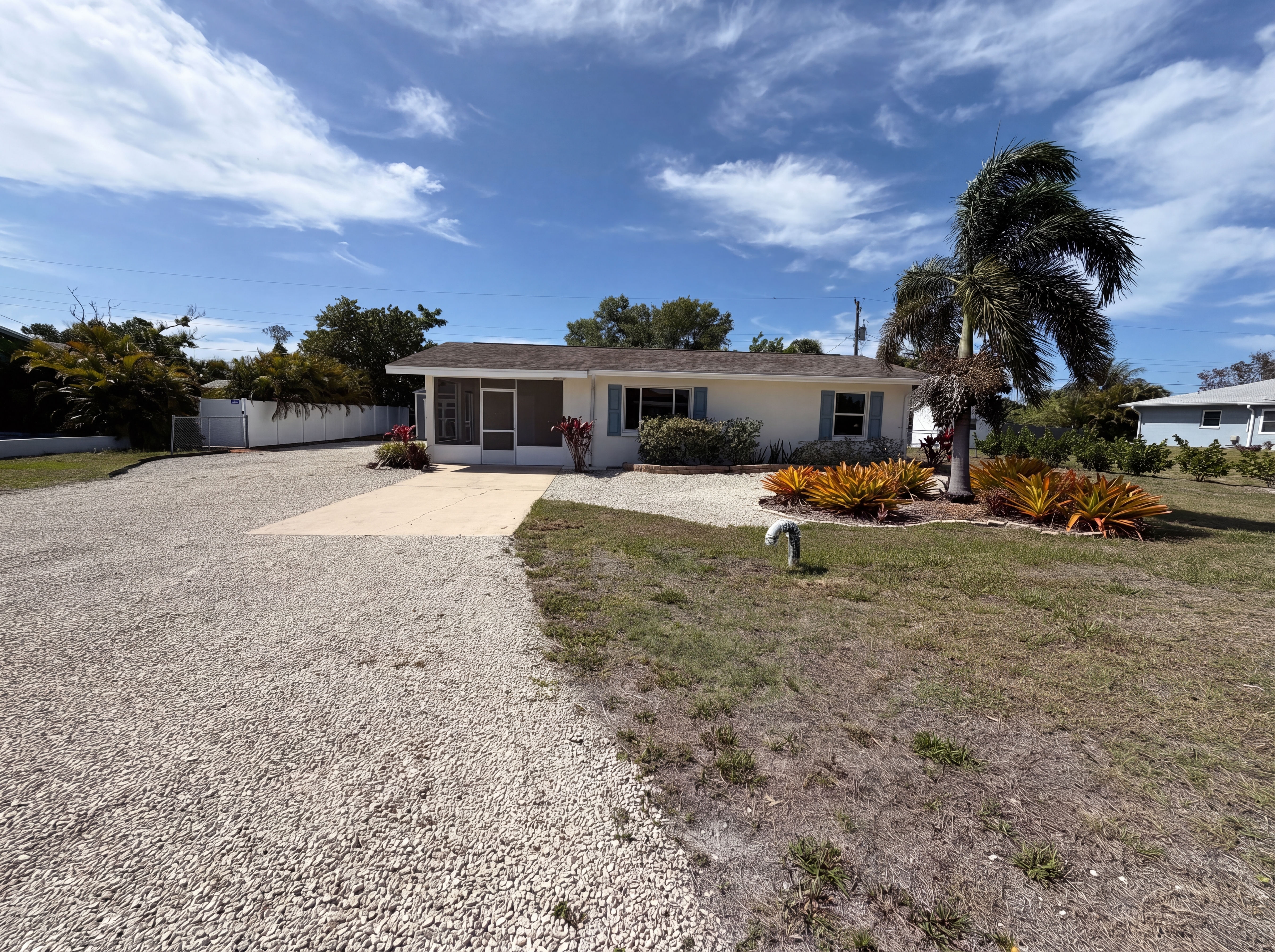 Photo 9 of 28 of 829 E 4th St, Englewood, FL