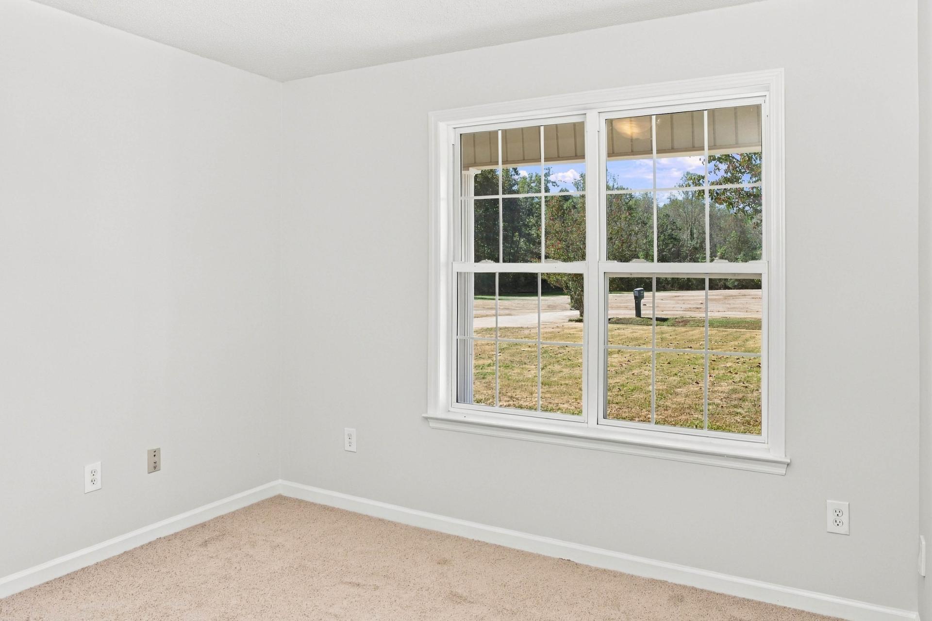 Photo 12 of 15 of 437 Shady Ln, Hazel Green, AL